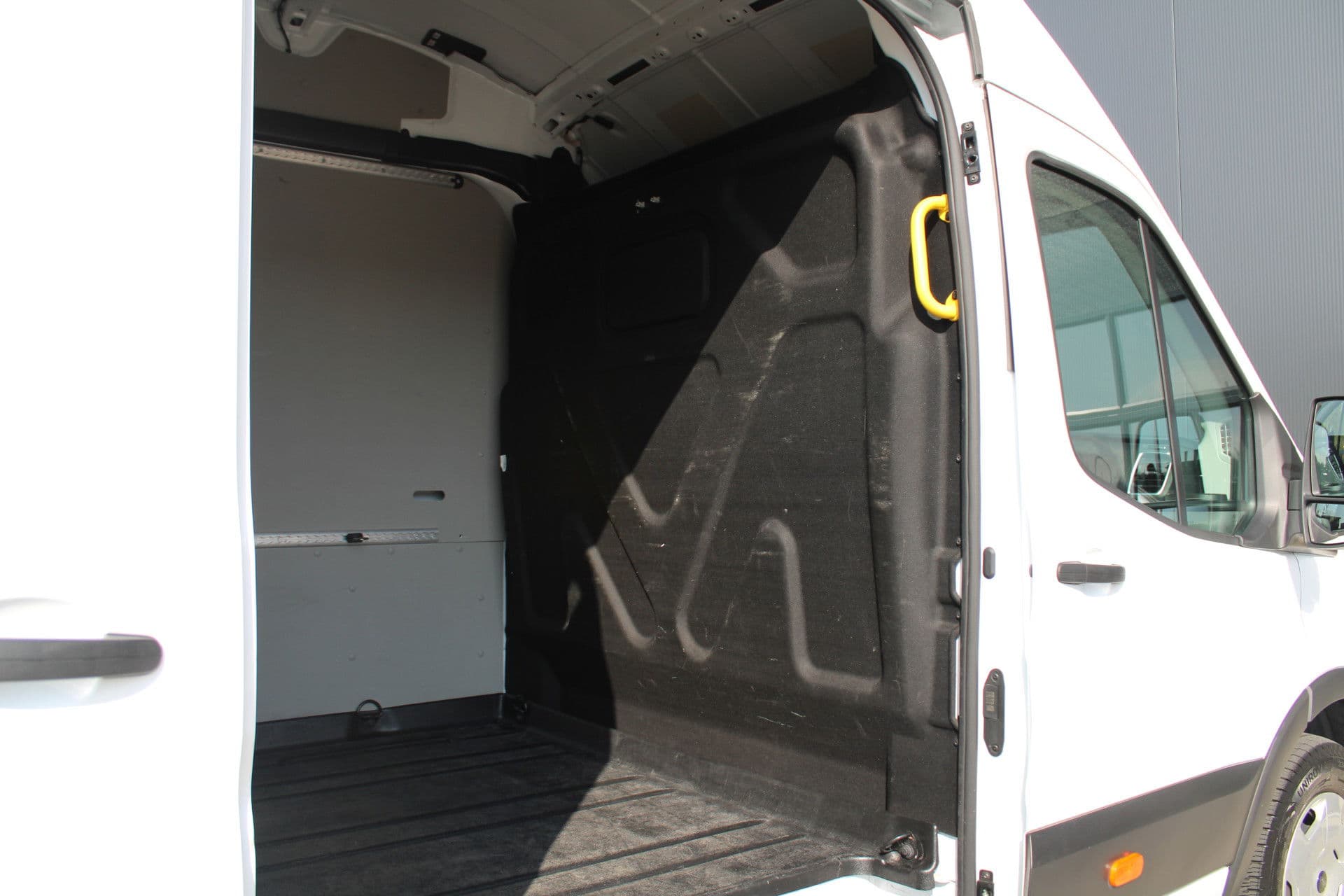 Ford Transit 350 2.0 TDCI L4H3 Trend RWD 130pk - 270gr deuren - Camera - Cruise - Carplay - Airco - PDC - Rijklaar thumbnail 14