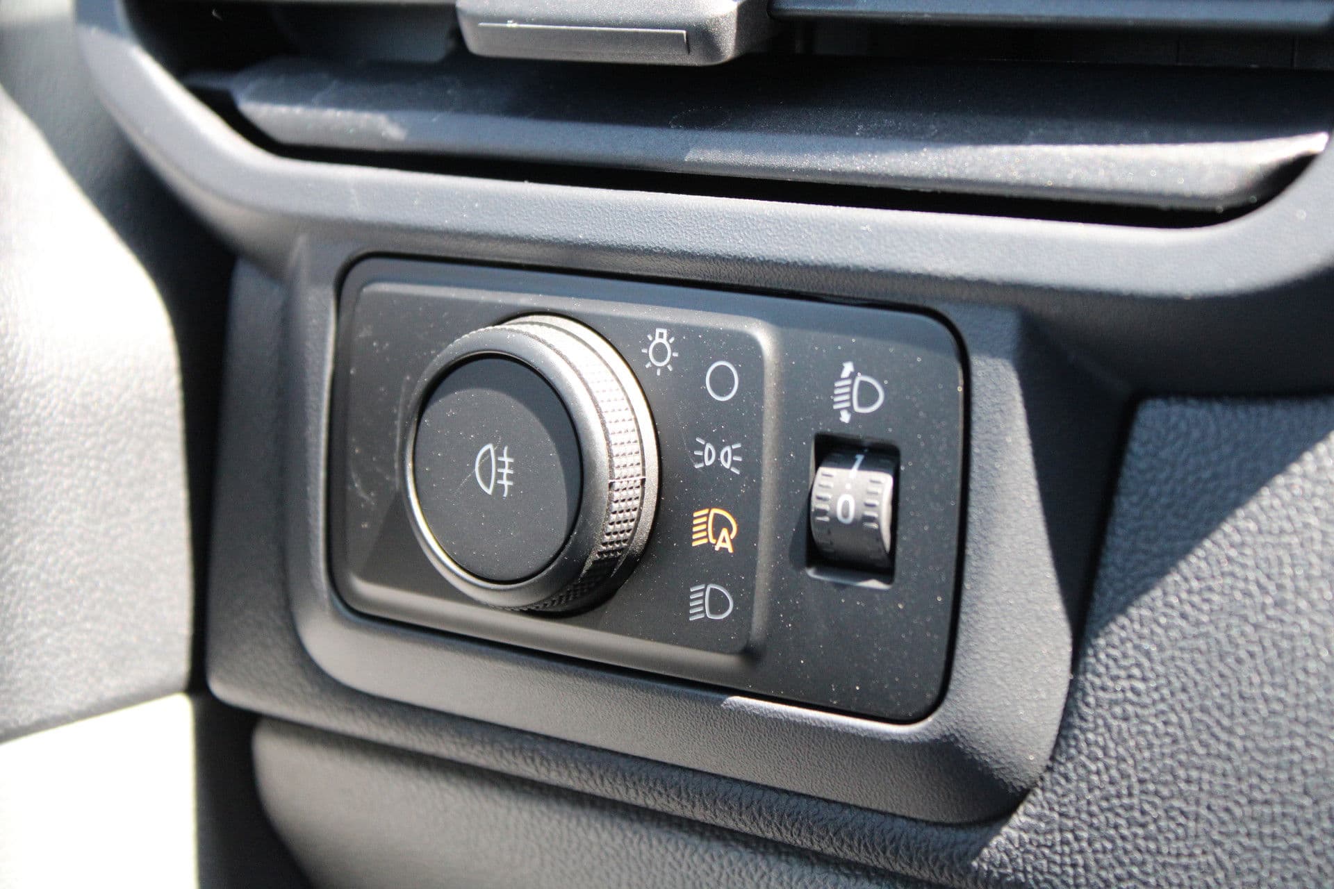 Ford Transit Custom 320 2.0 TDCI L2H1 Trend DC 136pk - Carplay - Android - Camera - Trekhaak - LED koplampen - Stoelverwarming - Draadloos laden - Rijklaar thumbnail 30