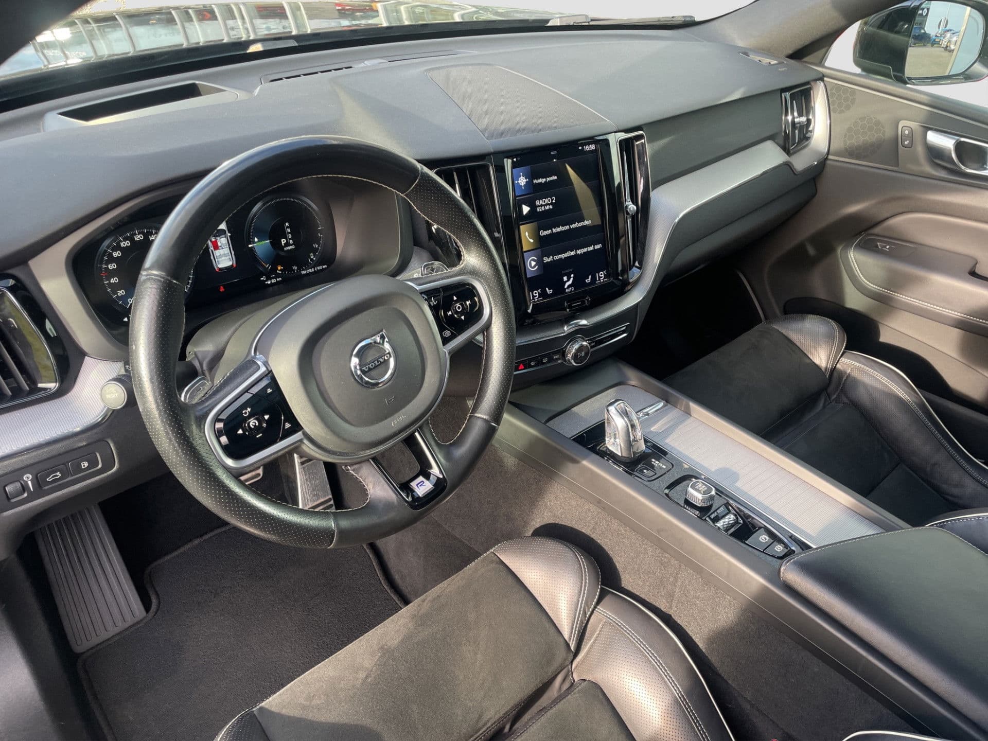 Volvo XC60 2.0 T8 Twin Engine AWD Inscription Elec.stoelen | Dodeh. | Trekhaak | Pano/schuifdak thumbnail 12