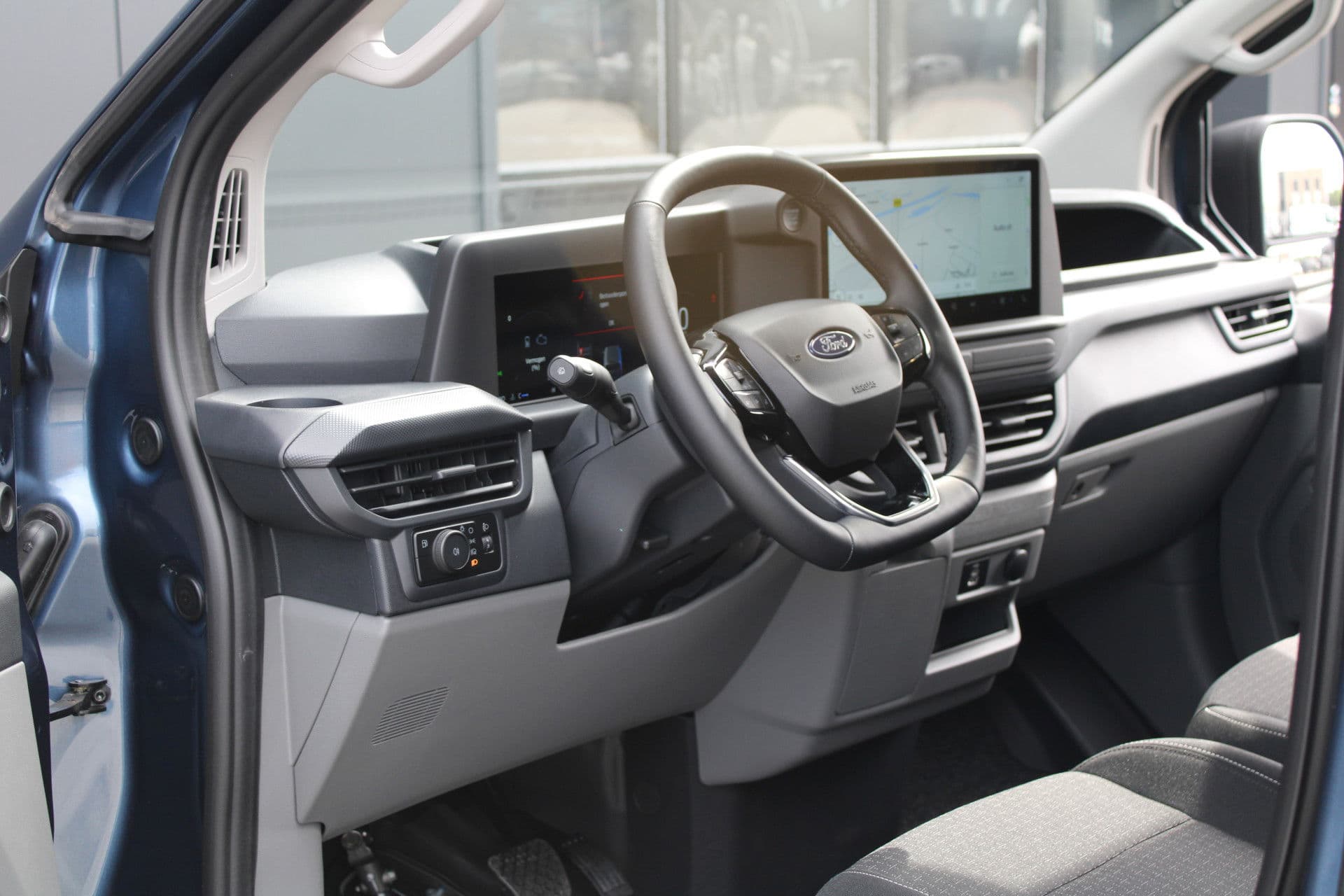 Ford Transit Custom 320 2.5 PHEV L2H1 Trend 232pk - 5 jaar GARANTIE - 2x Schuifdeur - Adaptive Cruise - Blind Spot - Navigatie - Camera - Verwarmd Stuur - Rijklaar thumbnail 15