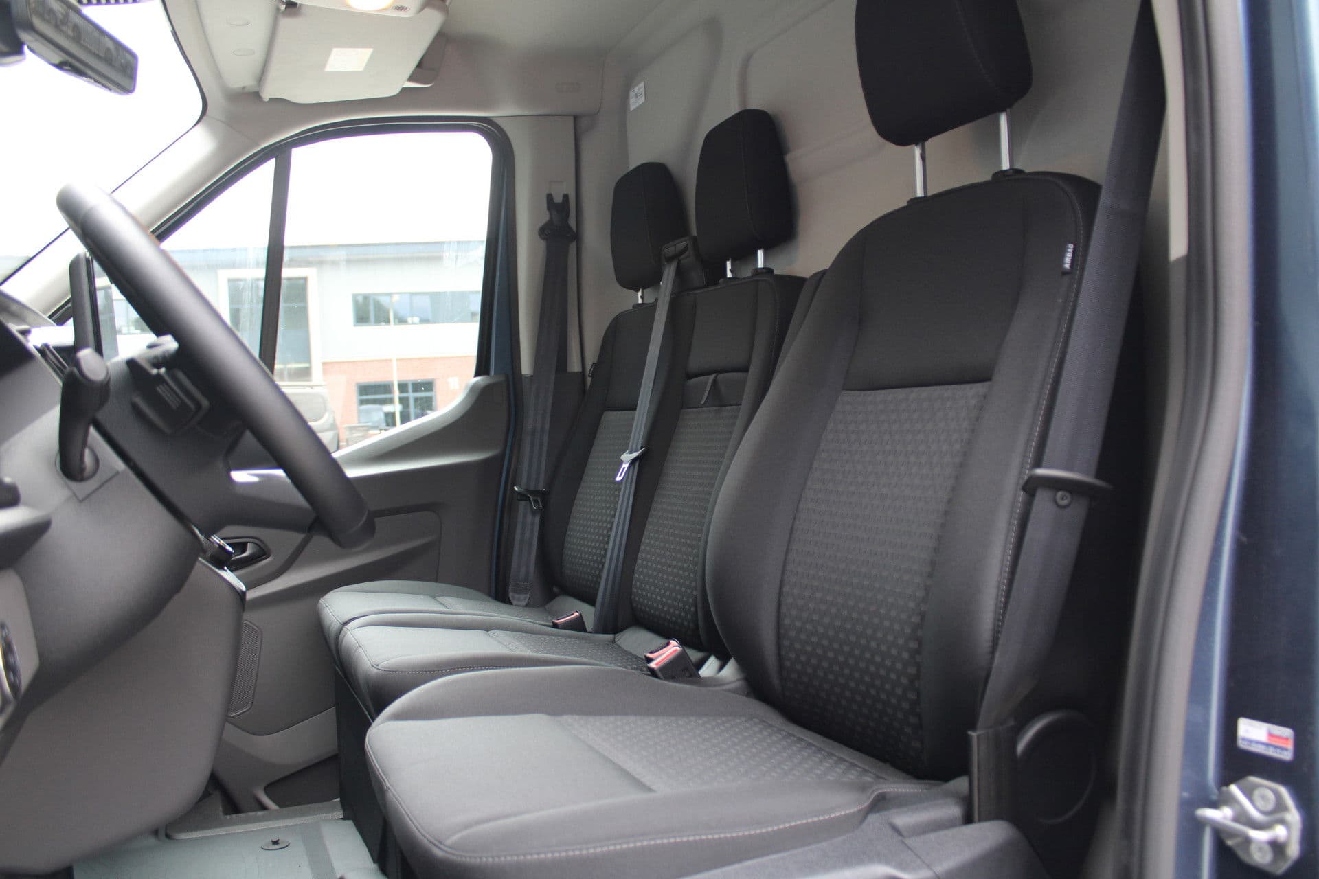 Ford Transit 350 2.0 TDCI L3H2 Limited 165pk - LUCHTVERING - ACC - Blind Spot - 360 camera - Navigatie - Stoel-Stuurverwarming - Trekhaak - Rijklaar thumbnail 8