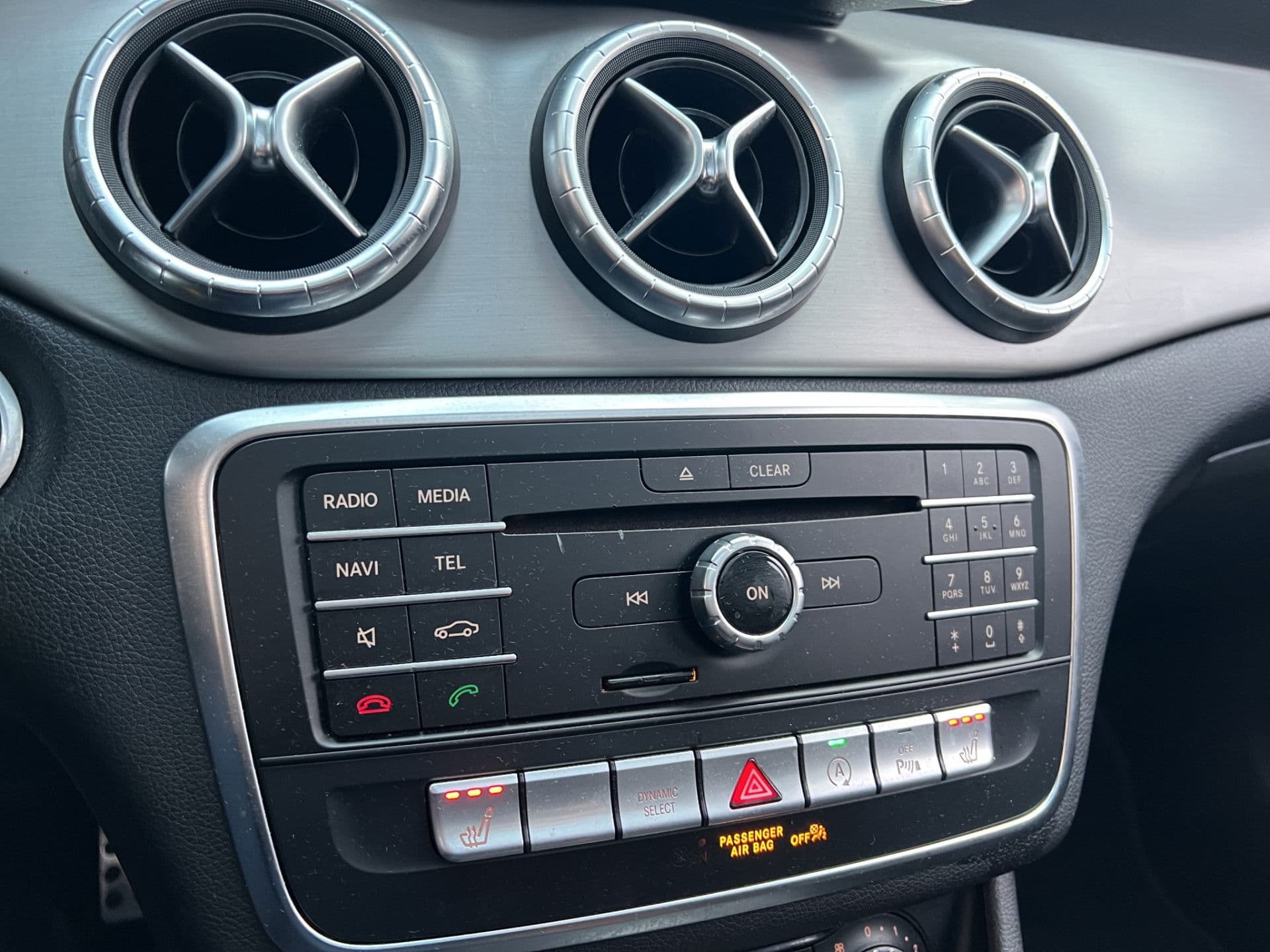 Mercedes-Benz CLA-Klasse Shooting Brake 180 AMG Night Pack | NL AUTO | Pano | Stoelverw. | Half Leder thumbnail 18