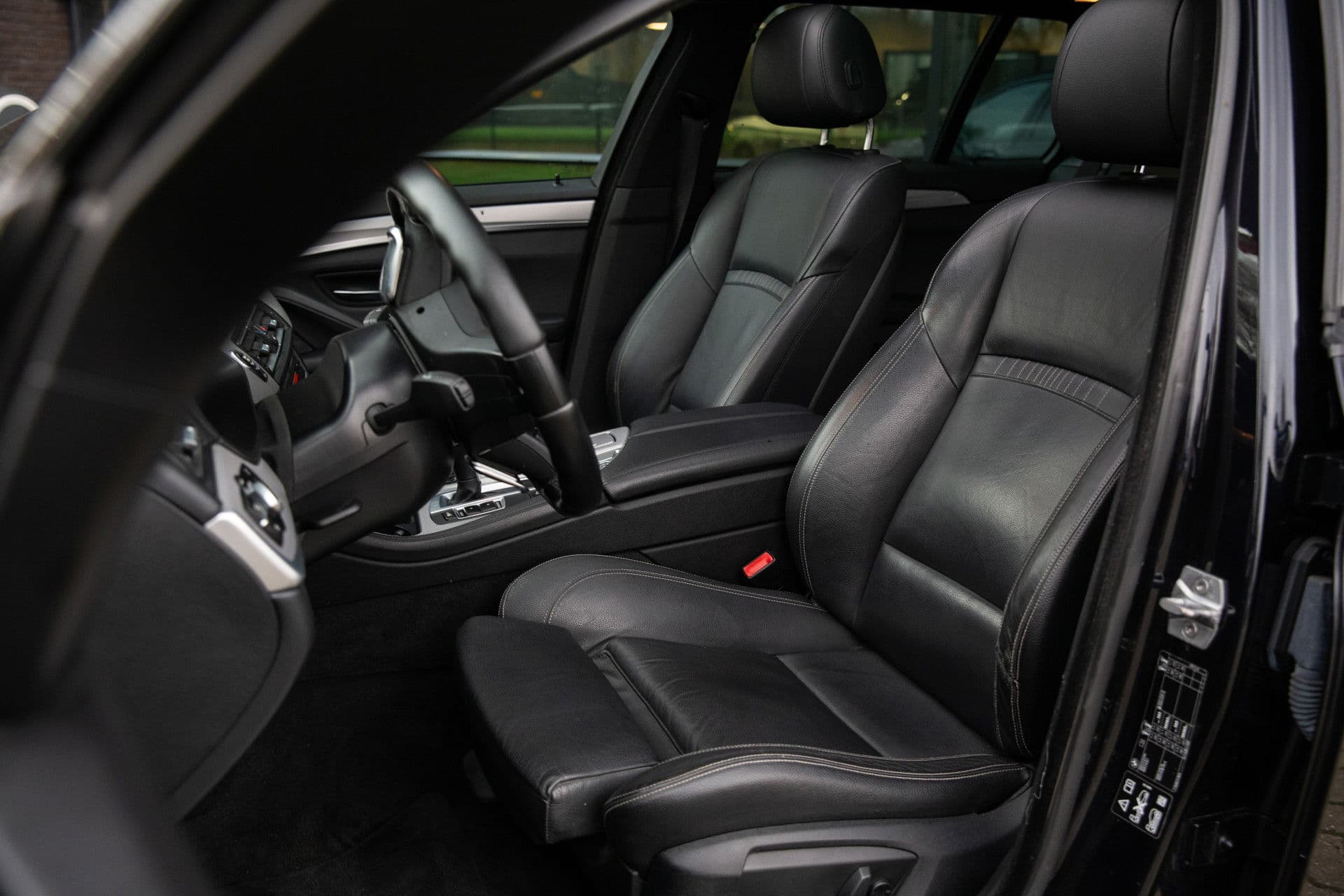 BMW 5 Serie Touring 530xd M Sport Edition High Executive , Panoramadak, Adap. cruise, Trekhaak, thumbnail 3