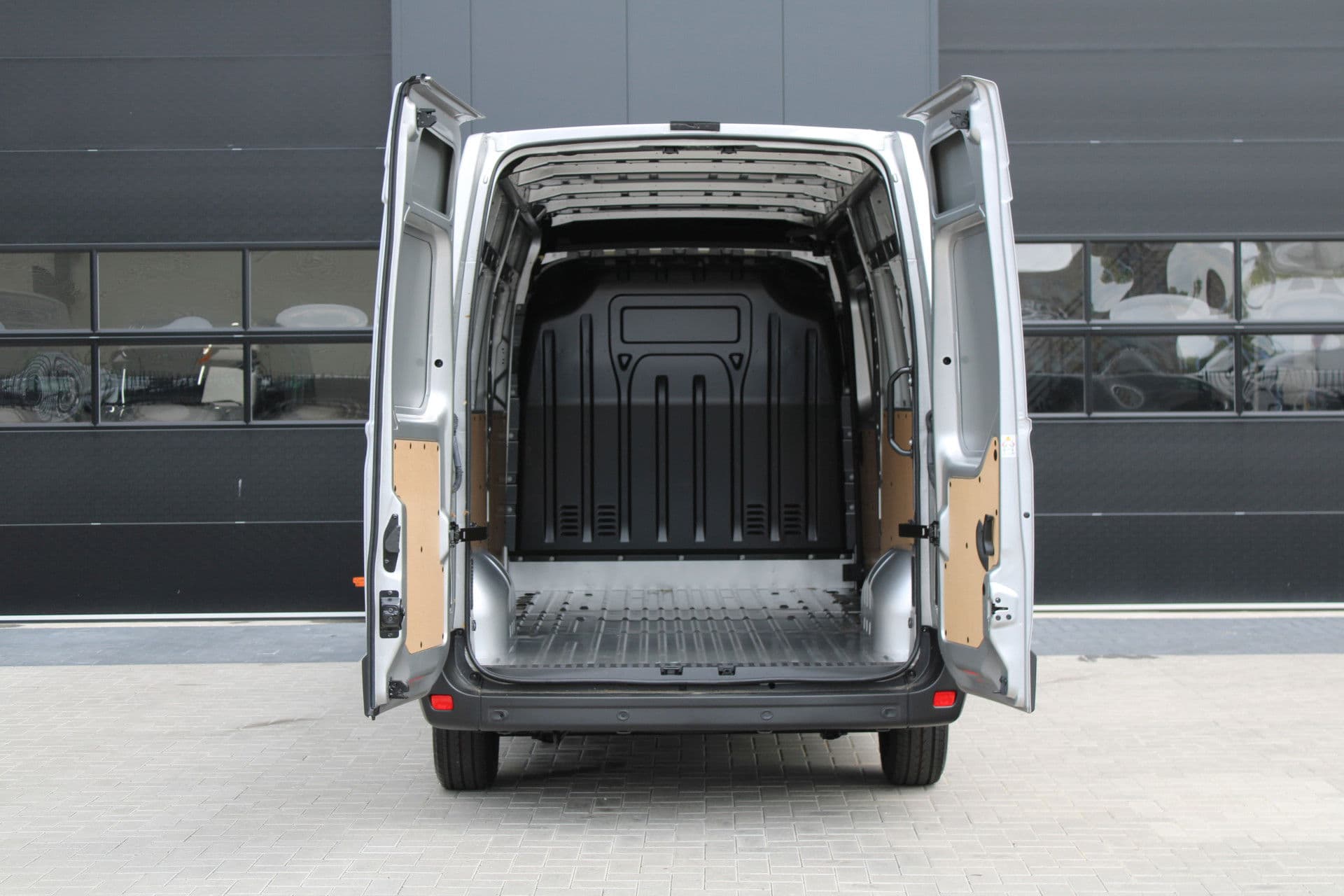 Renault Master T35 2.3 dCi 180pk L3H2 - Airco - Navigatie - Camera - Cruise - Parkeersensoren - 105l tank - Rijklaar thumbnail 25