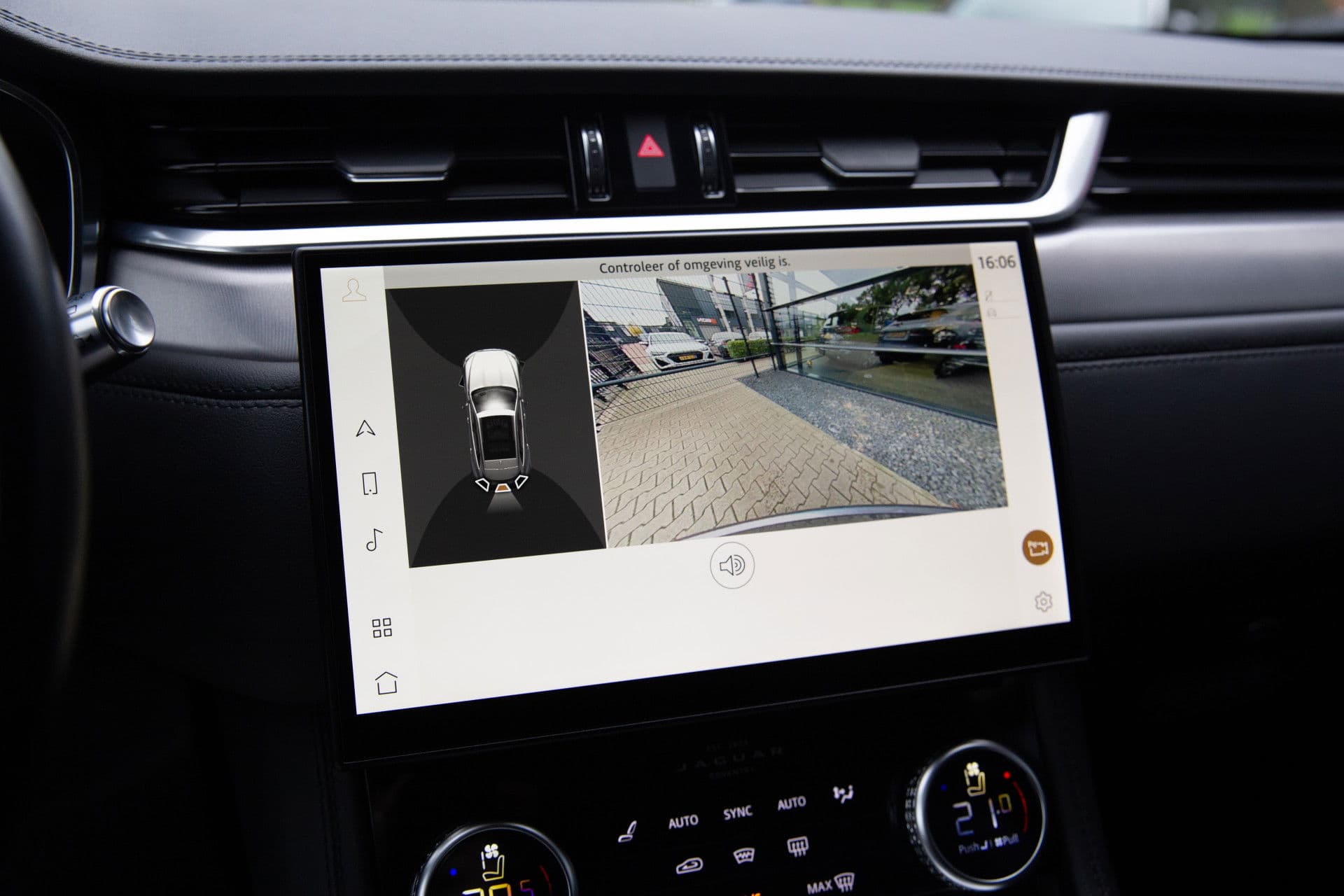 Jaguar F-Pace 2.0 P400e PHEV R-Dynamic SE , Panoramadak, Meridian, Head-up Display thumbnail 19