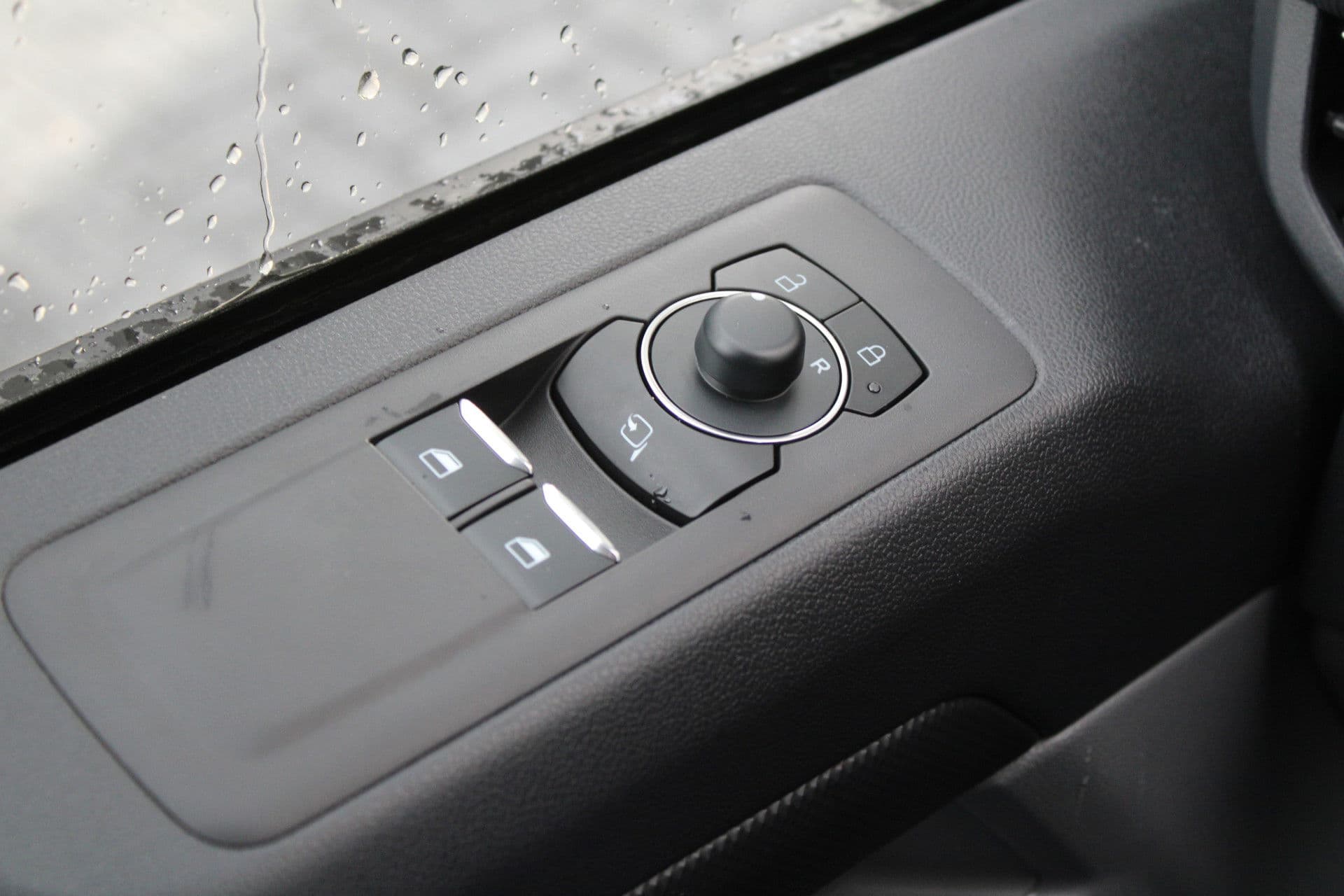 Ford E-Transit Custom 340 L2H1 Limited 65 kWh 218pk - 2x Schuif - LED - 360 Camera - B&O - ACC - Navi - Stoel/Stuurverwarming - Rijklaar thumbnail 26