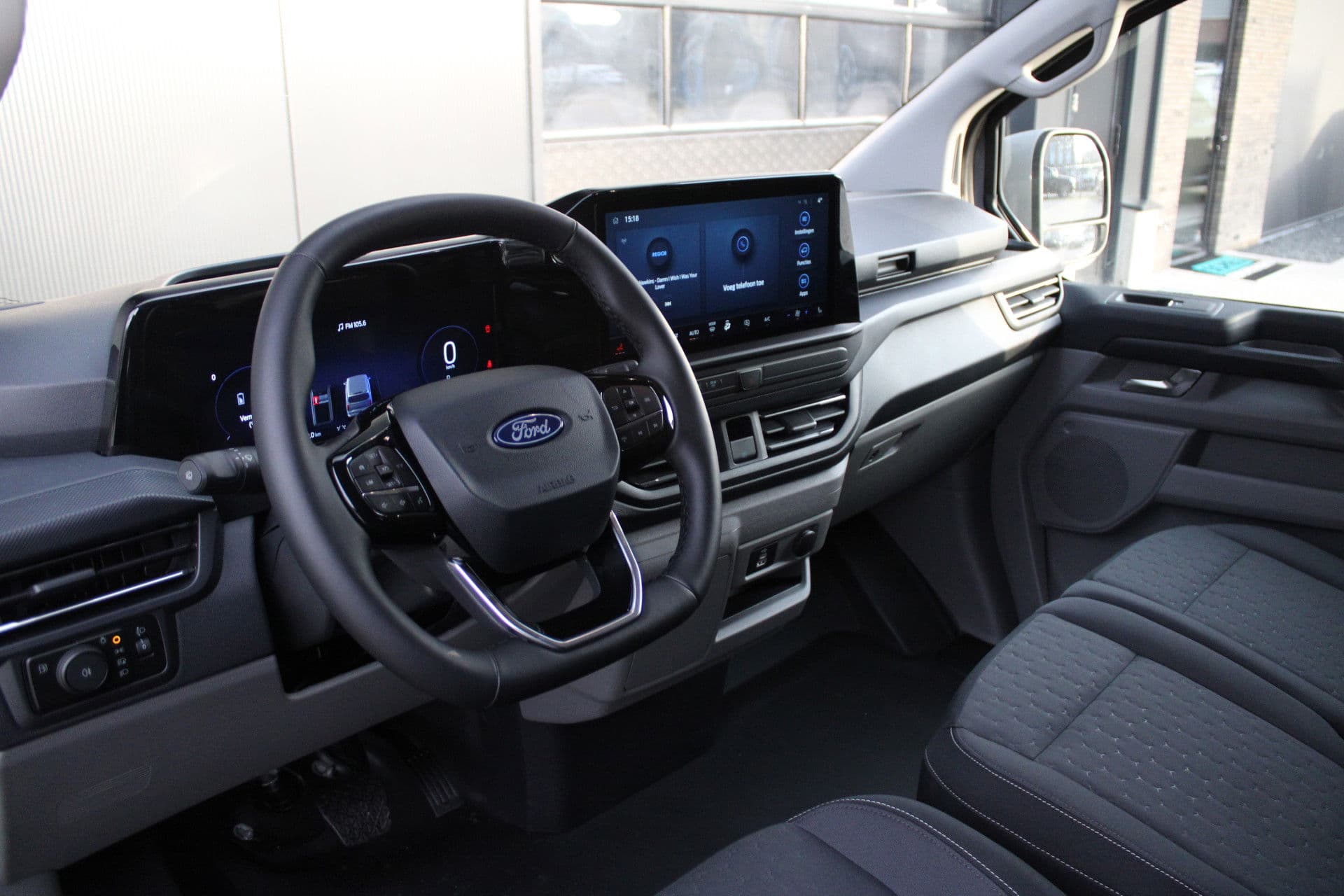 Ford Transit Custom 320 2.5 PHEV L2H1 Limited 232pk - 2x Schuifdeur - Trekhaak - Stoel/Stuurverwarming - ACC - Blindspot - Keyless - Rijklaar thumbnail 15