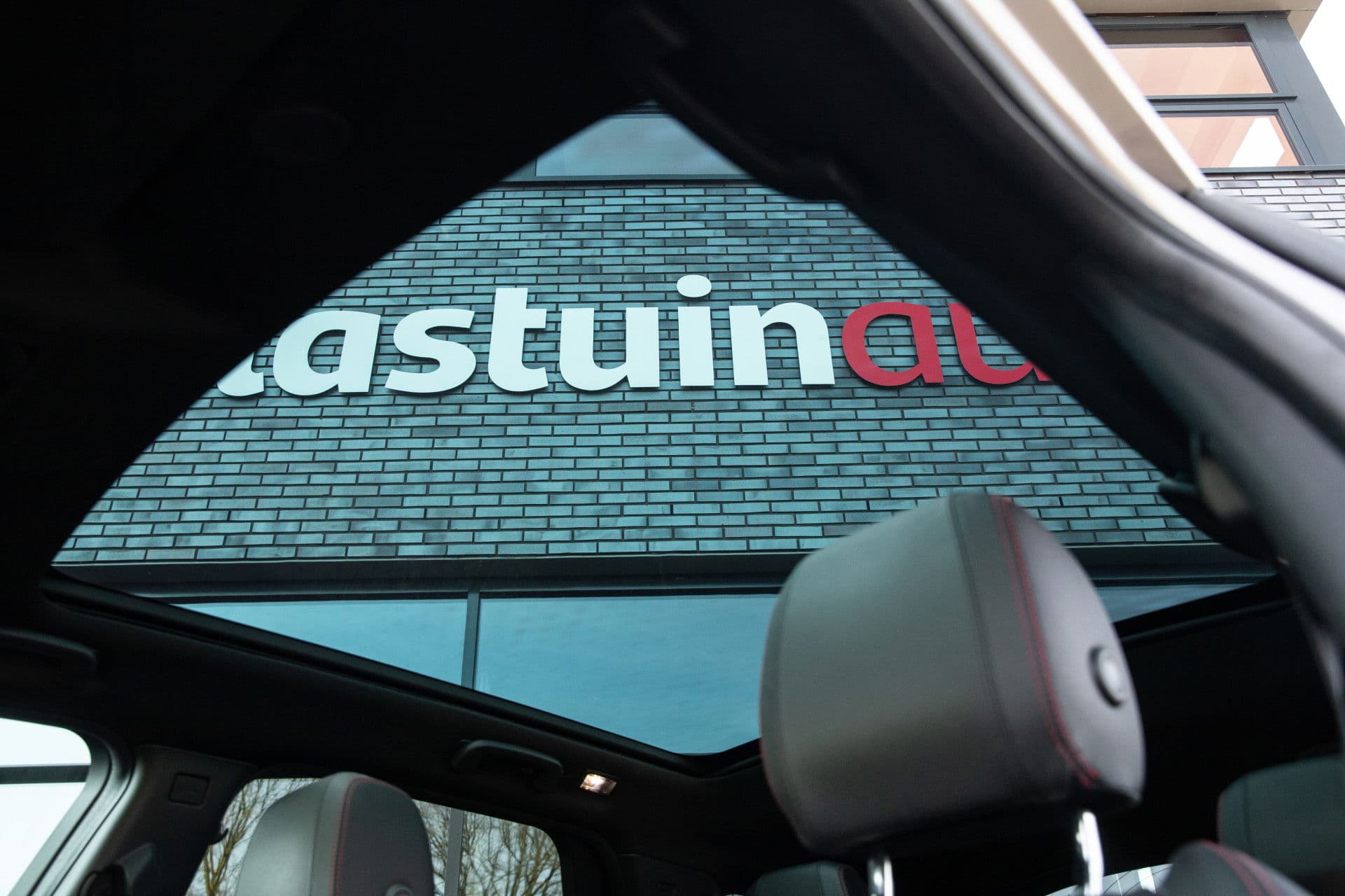 Land Rover Discovery Sport P300e 1.5 R-Dynamic HSE , Panoramadak, Trekhaak, Meridian, thumbnail 3