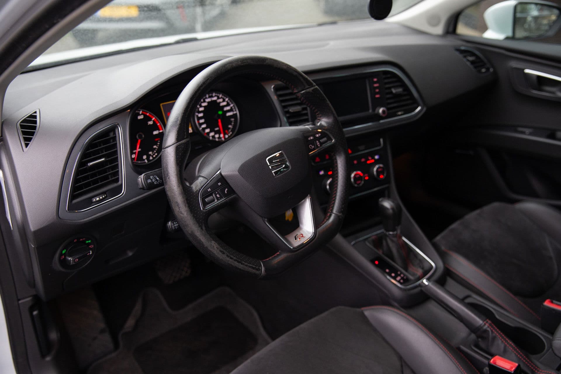 SEAT Leon 1.8 TSI FR Business , Stoelverwarming, SEAT Sound, Alcantara thumbnail 4