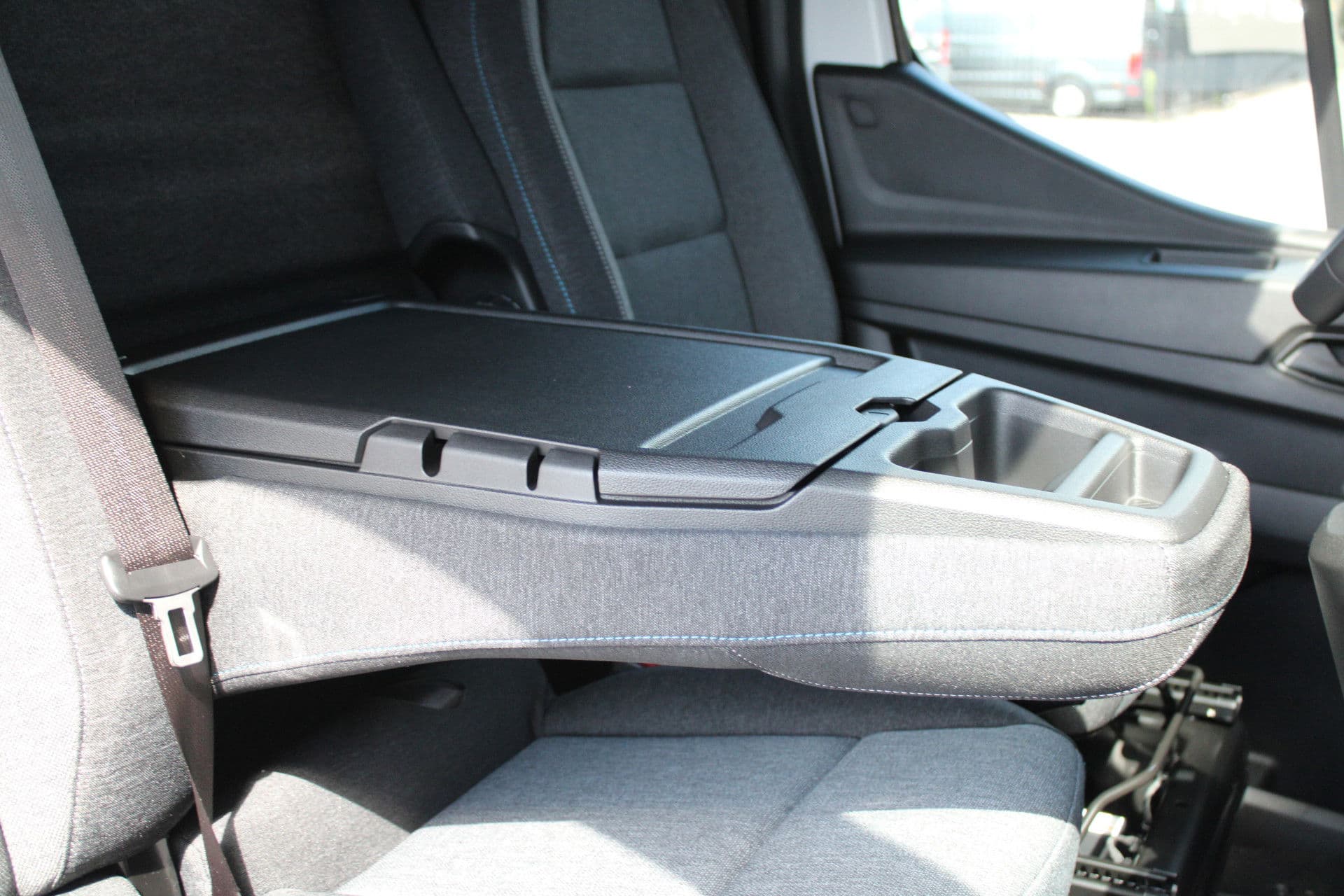 Renault Master T35 2.0 dCi 170pk L2H2 Extra - 2x Schuifdeur - Navigatie - Blind Spot - Camera - Stoelverwarming - Verwarmde voorruit - Rijklaar thumbnail 45