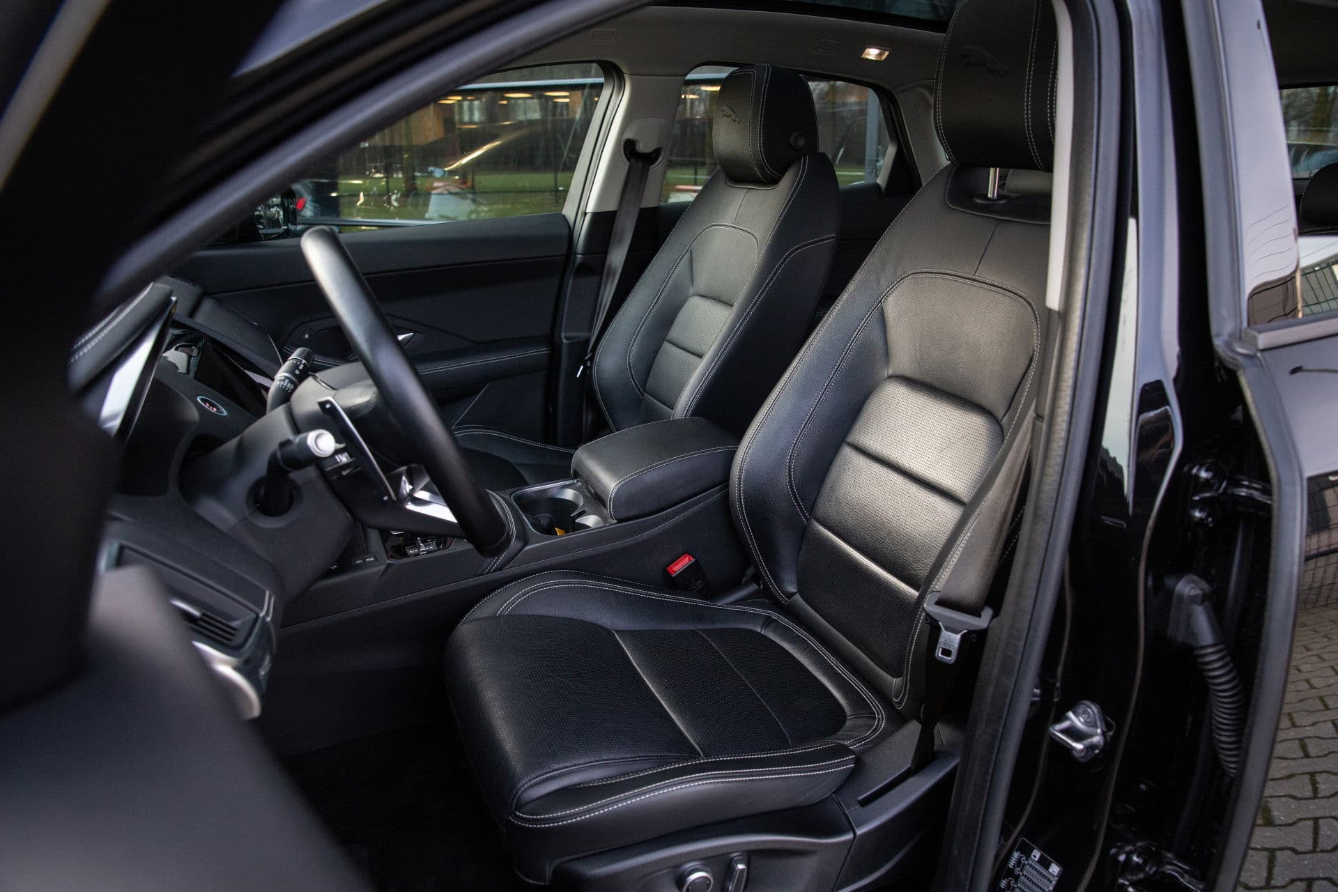 Jaguar E-Pace 1.5 P300e AWD R-Dynamic SE , Panoramadak, Leer, Carplay, thumbnail 4