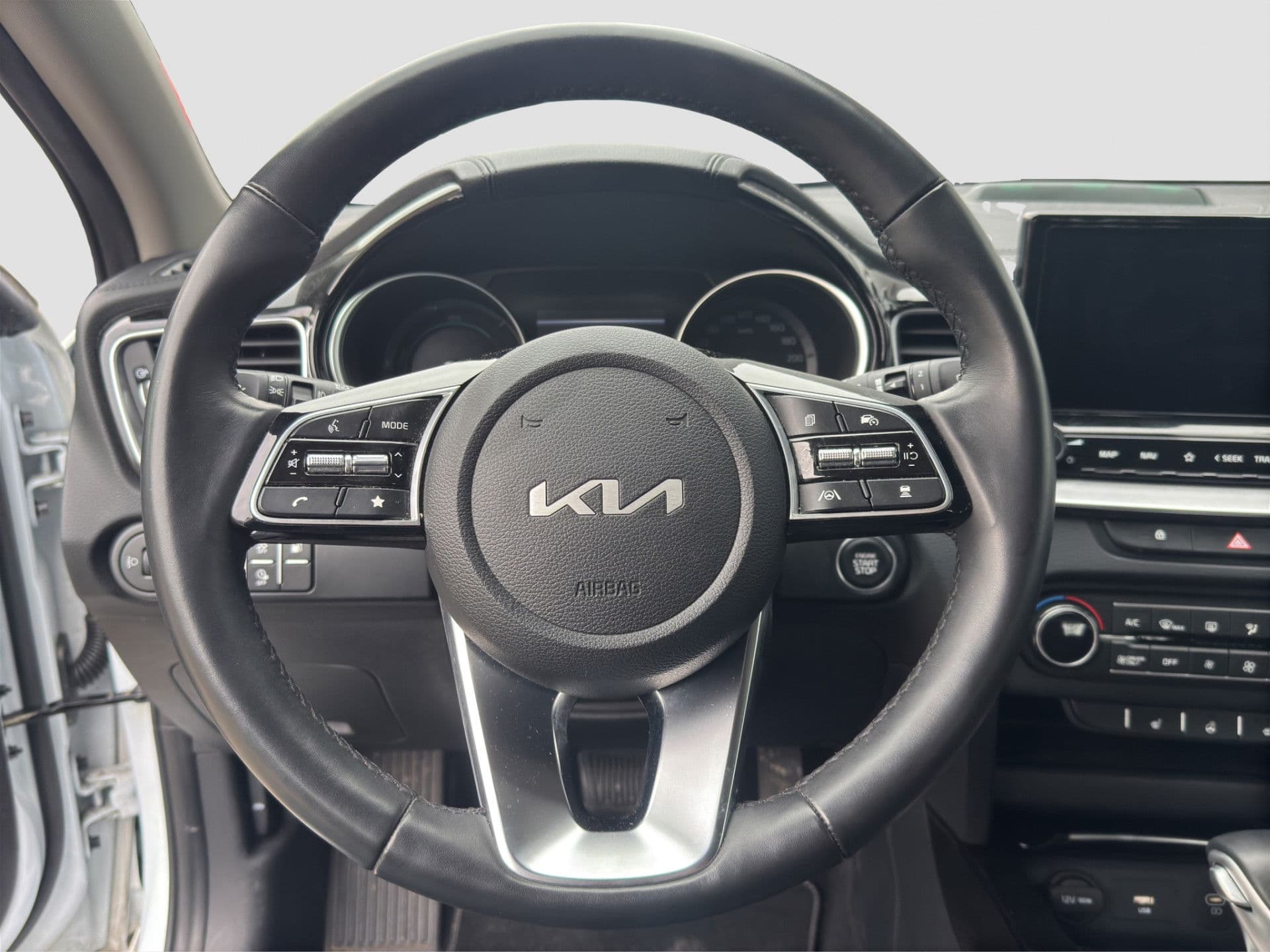 Kia Ceed Sportswagon 1.6 GDI PHEV DynamicPlusLine | Dodehoek det. | Adaptive | Winter pack thumbnail 9