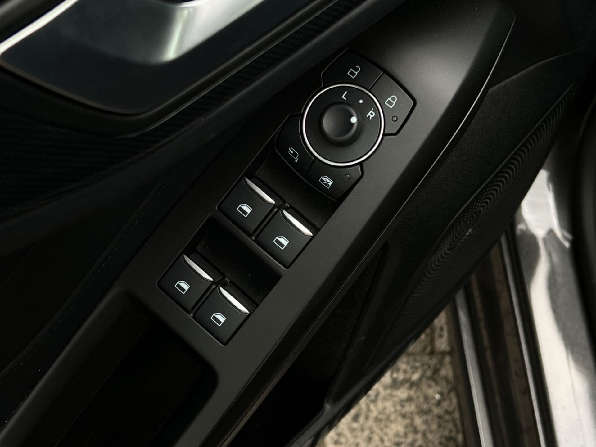 Ford FOCUS Wagon 1.0 EcoBoost Hybrid ST Line | Head-Up | Winter Pack | Driver Assist pack thumbnail 11