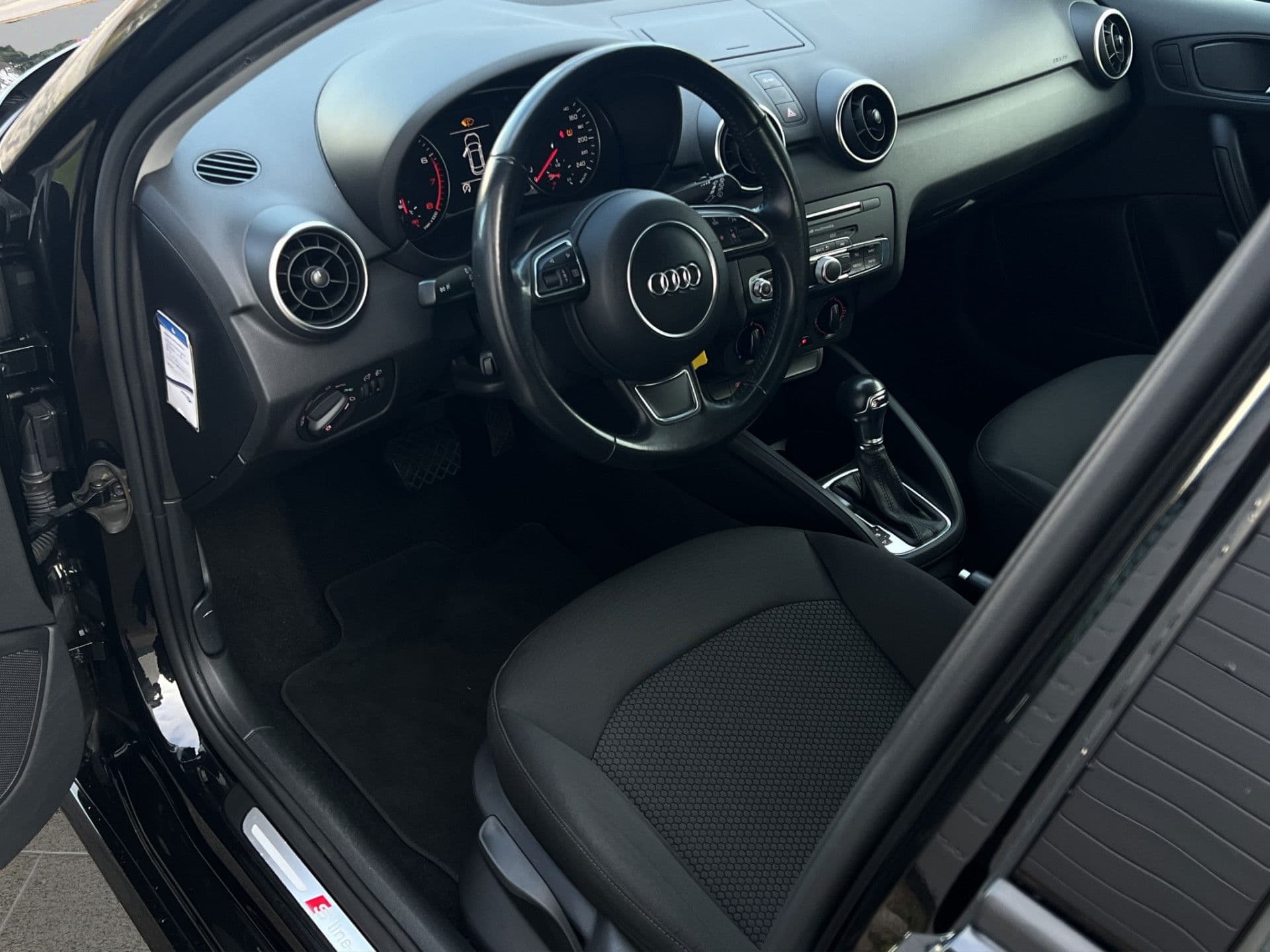 Audi A1 Sportback 1.0 TFSI 2x S-line | Navi | Airco | thumbnail 2