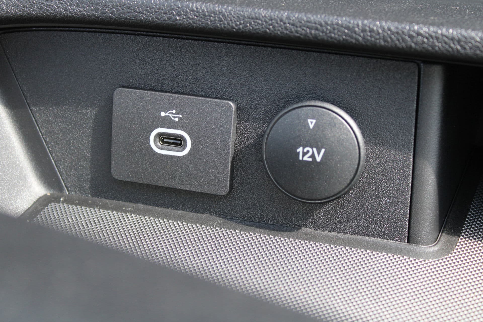 Ford Transit 350 2.0 TDCI L3H2 Trend 130pk Trend - Carplay - Android - 360 Camera - Climate - Cruise - Parkeersensoren - Rijklaar thumbnail 30