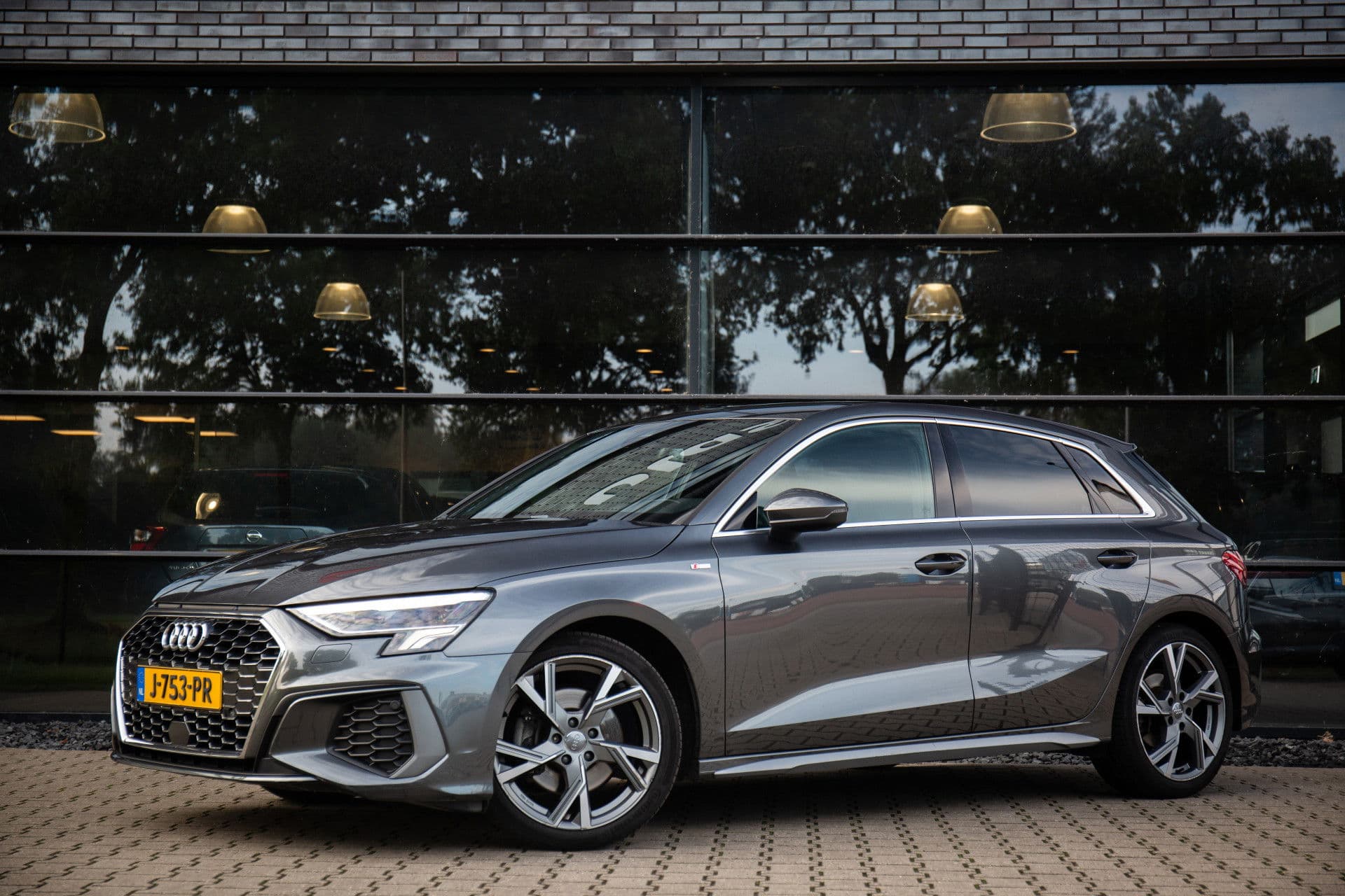 Audi A3 Sportback 35 TFSI S edition , S-line, NL-Auto, Afgevlakt stuur thumbnail 2