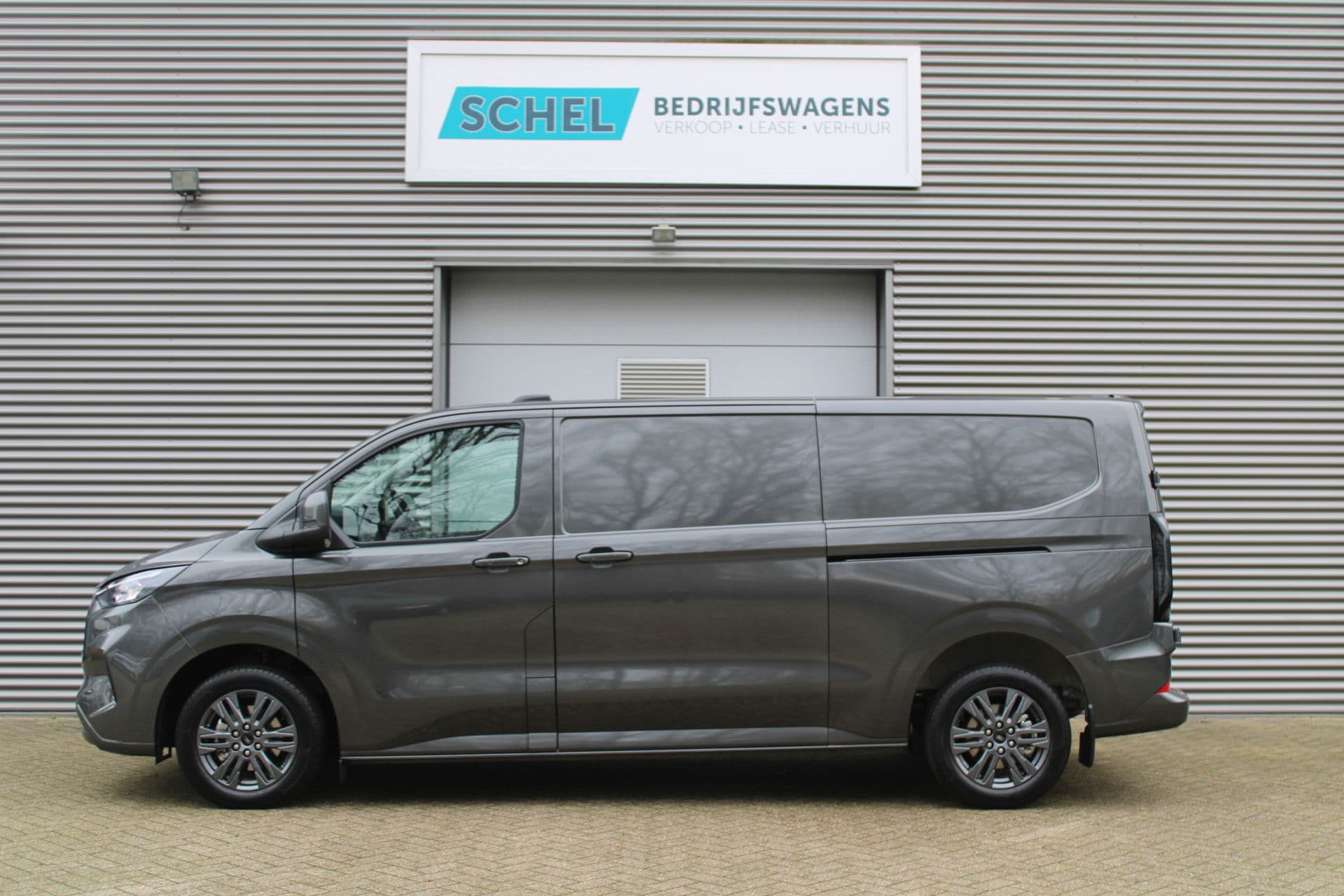Ford Transit Custom 320 2.0 TDCI L2H1 Limited 170pk - 1+1 Stoelopstelling - 2x Schuifdeur - Adaptive Cruise - Verwarmd stuur - Blind spot - Navigatie - Camera - Draadloos laden - Rijklaar thumbnail 13