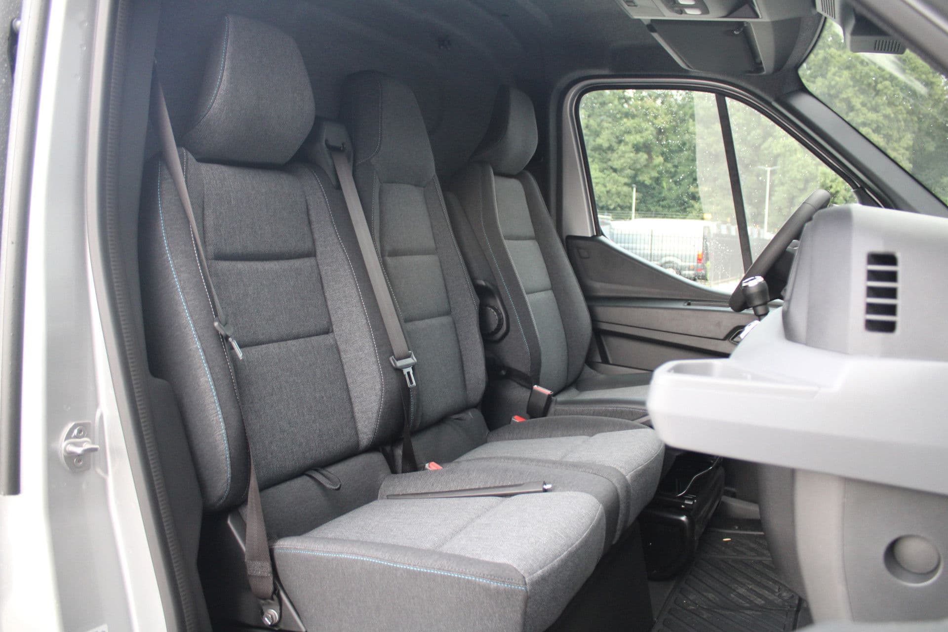 Renault Master T35 2.0 dCi 170pk L2H2 Extra - Navigatie - Camera - 270 gr deuren - Parkeersensoren - Draadloos laden - Rijklaar thumbnail 42