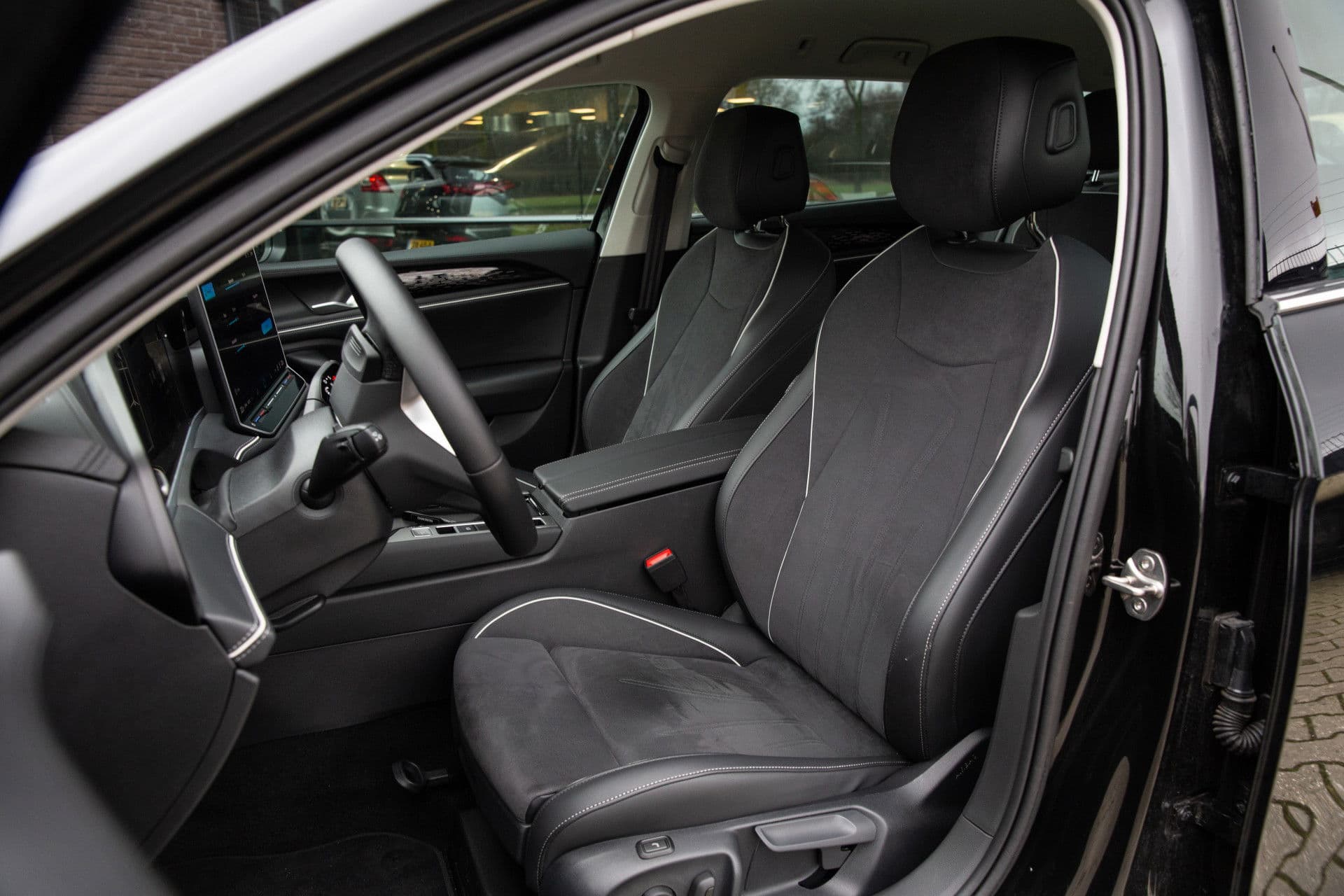 Volkswagen Passat Variant 1.5 eTSI Elegance Business , Adap. cruise, Stoel/stuurverwarming, Head-up display, thumbnail 3