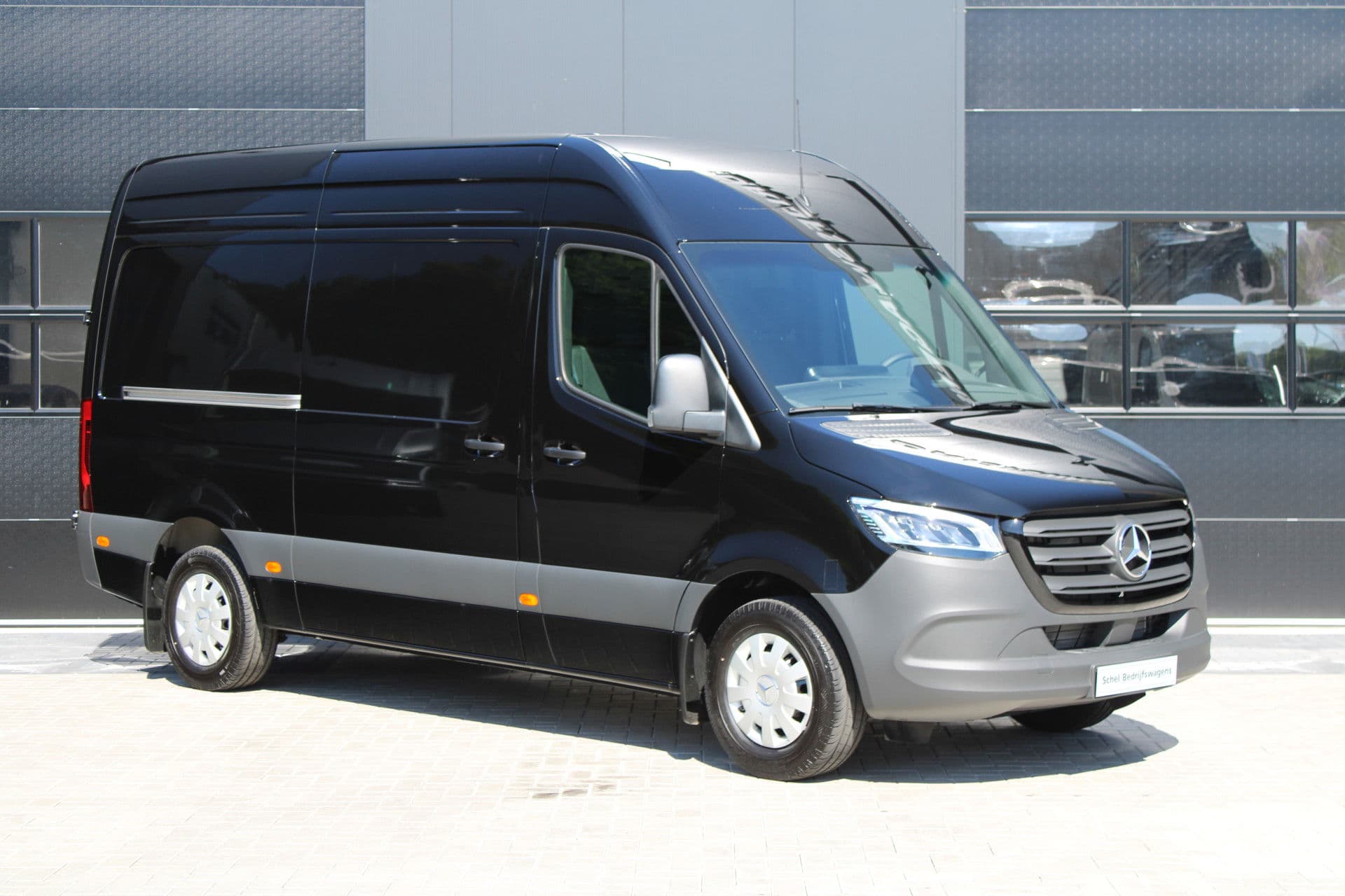 Mercedes-Benz Sprinter 317CDI L2H2 Select - LED - Mbux 10 - 3.5t Trekhaak - Geveerde Stoel - Betimmering - Camera - Carplay - Blind spot - Cruise - Rijklaar thumbnail 3