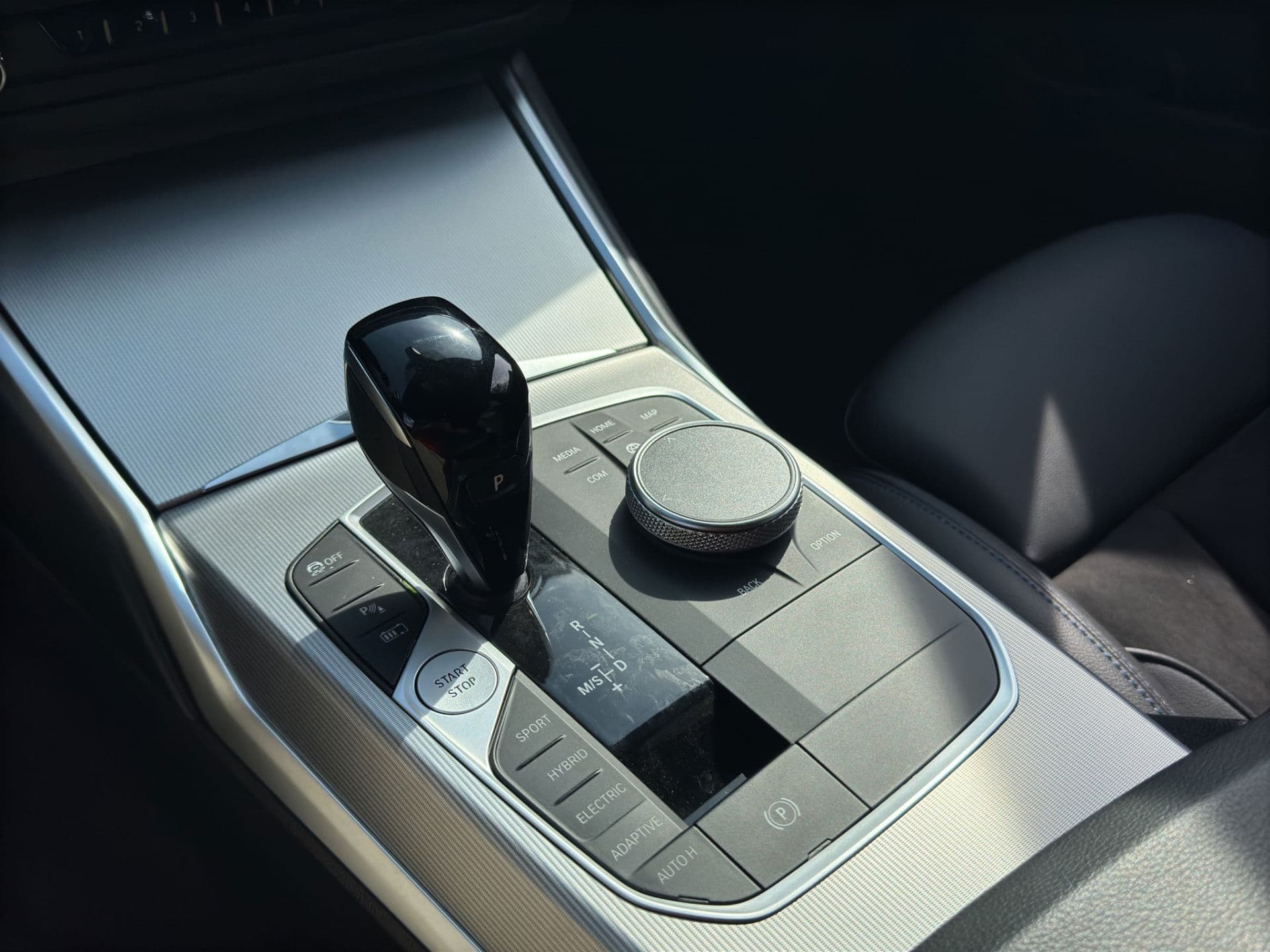 BMW 3 Serie Touring 320e High Executive M-Sport | Head-Up | 19'' | Laser LED | Half leder thumbnail 17