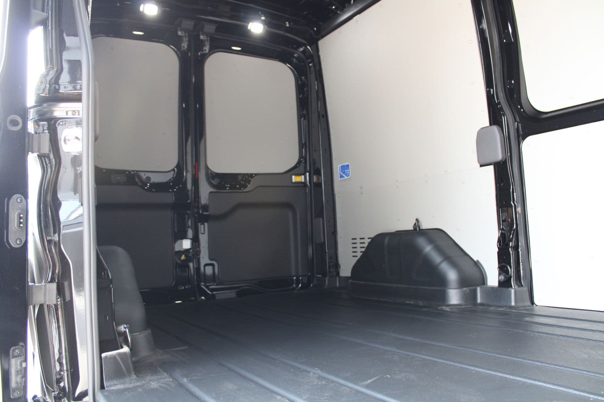 Ford Transit 350 2.0 TDCI L2H2 Trend 165pk - Facelift - 2x Schuifdeur - Adaptive Cruise - Navigatie - Blind Spot - 360 Camera - Stoel - Stuurverwarming - Rijklaar thumbnail 6