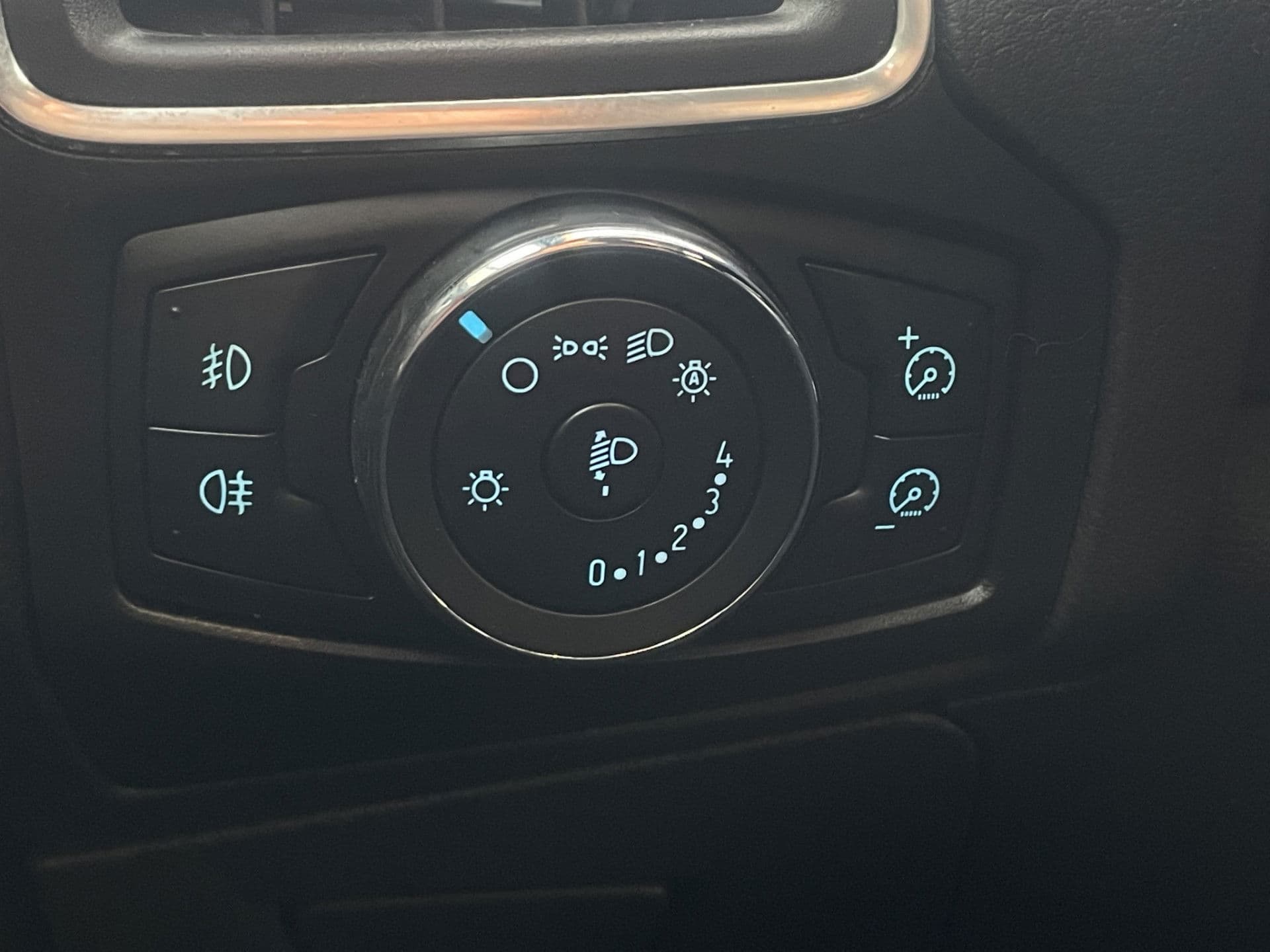 Ford FOCUS Wagon 1.6 TI-VCT Titanium Climate | Cruise | Voorruitverwarming Distributieriem vervangen in 2022 thumbnail 14