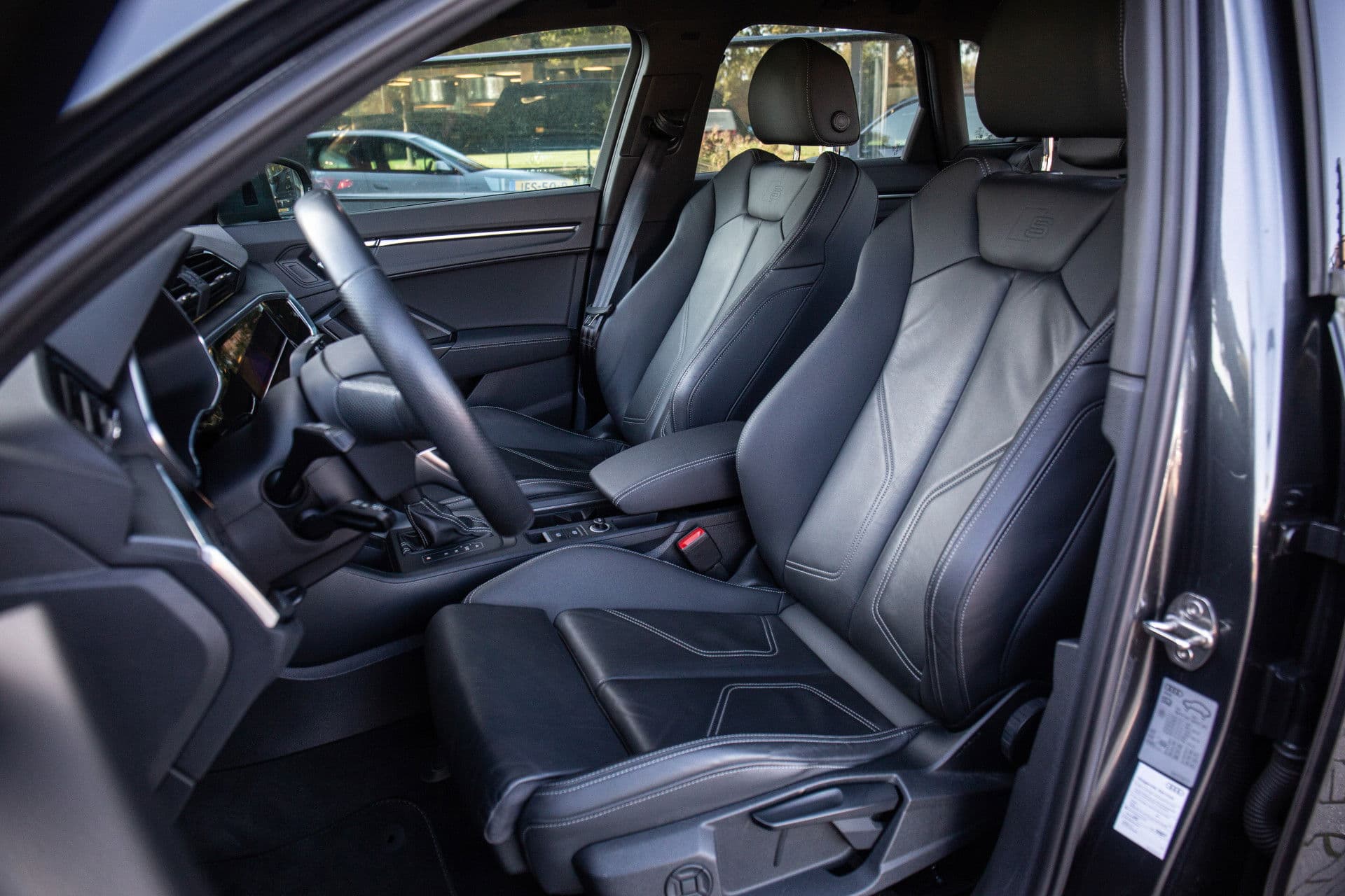 Audi Q3 45 TFSI e S edition , Trekhaak, S-Line, Achteruitrijcamera, Leder, Stoelverwarming, thumbnail 3