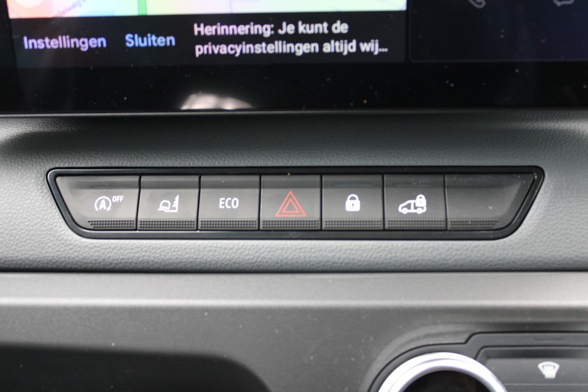 Renault Master T35 2.0 dCi 170pk L2H2 Extra - Navigatie - Blind Spot - Camera - Stoelverwarming - Verwarmde voorruit - Rijklaar thumbnail 27