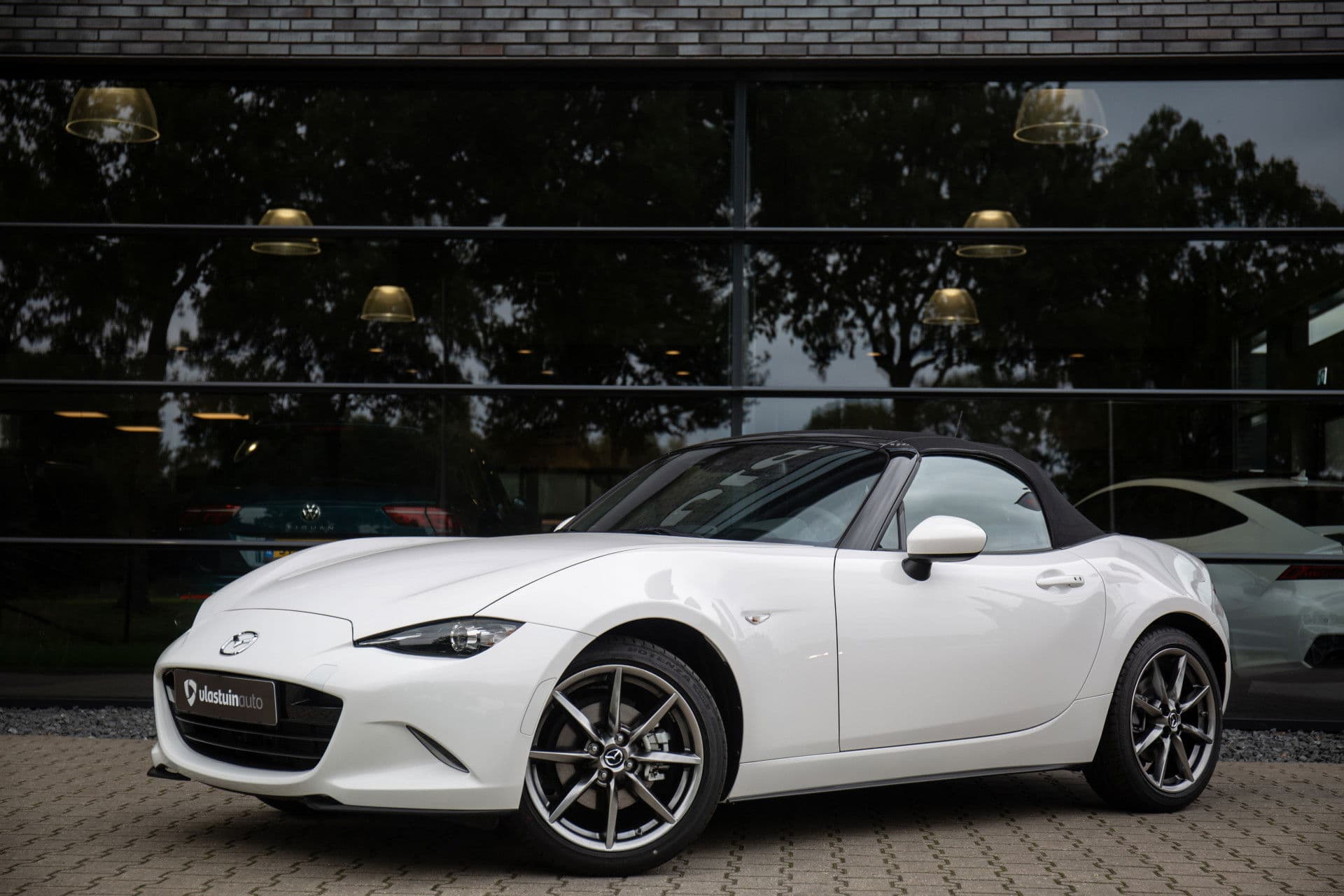 Mazda MX-5 2.0 SkyActiv-G 184 Exclusive Line , Carplay, Achteruitrijcamera, Stoelverwarming, Keyless thumbnail 2