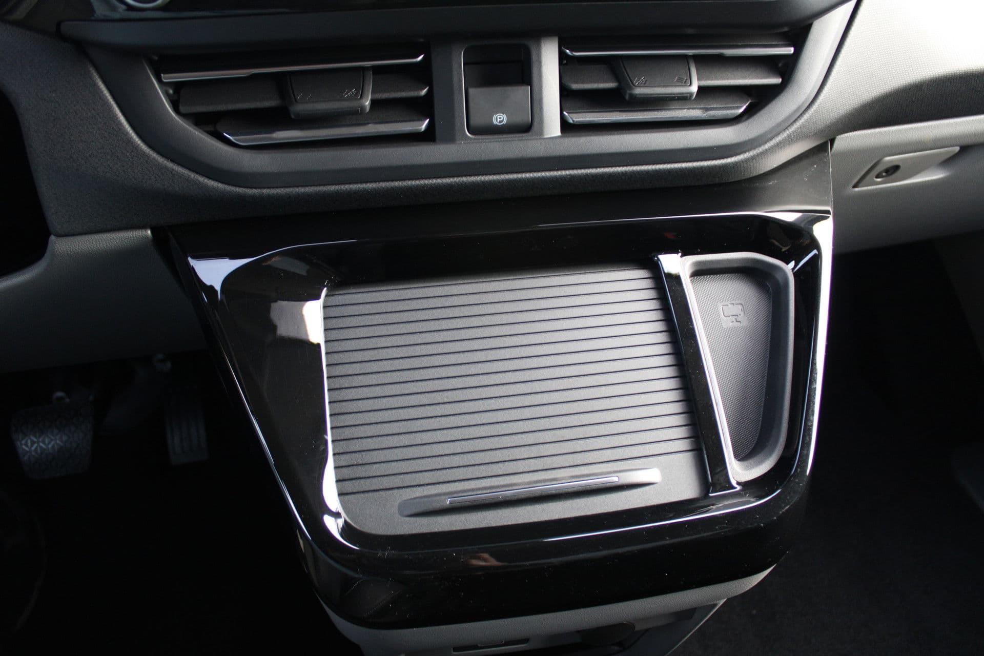 Ford Tourneo Custom 340 2.5 PHEV L2H1 Titanium X 232pk - ACC - Pano - B&O - Elek. schuifdeuren - 360 camera - Elek-Trekhaak - Prijs excl. BTW - Rijklaar thumbnail 34