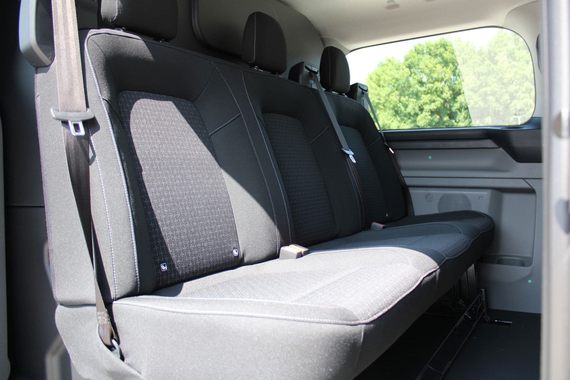 Ford Transit Custom 320 2.0 TDCI L2H1 Trend DC 136pk - Carplay - Android - Camera - Trekhaak - LED koplampen - Stoelverwarming - Draadloos laden - Rijklaar thumbnail 15