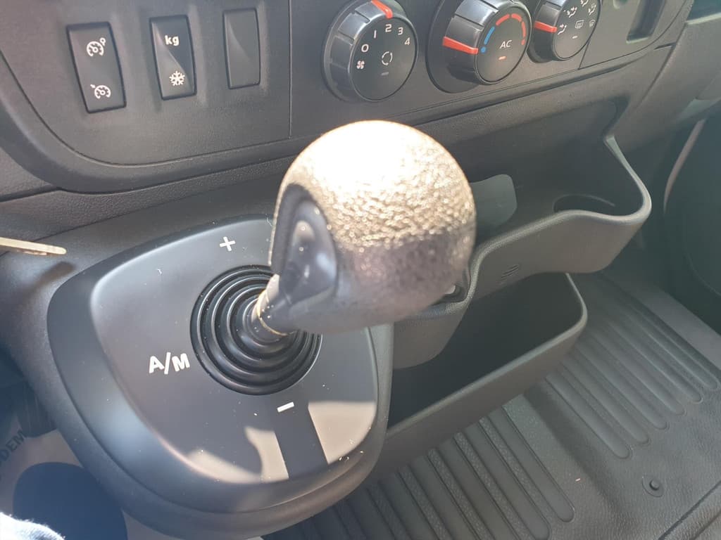 Renault Master 2.3 D AUTOMAAT NAVI AIRCO 45562 KM !! €12.900,- EX. BTW. thumbnail 11