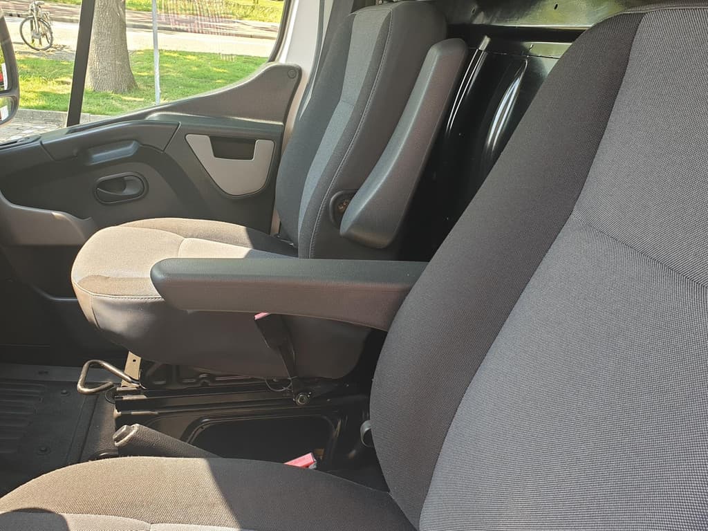 Renault Master 2.3 D AUTOMAAT NAVI AIRCO 45562 KM !! €12.900,- EX. BTW. thumbnail 10