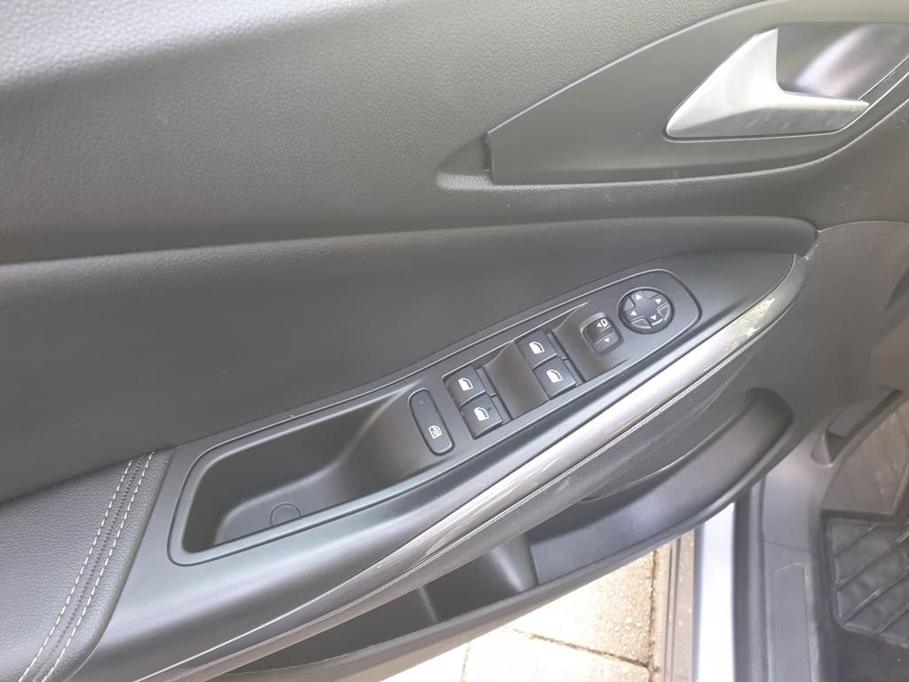 Opel Grandland X 1.2 TURBO ECC APPLE CAR PLAY BLUET. L.M. thumbnail 8