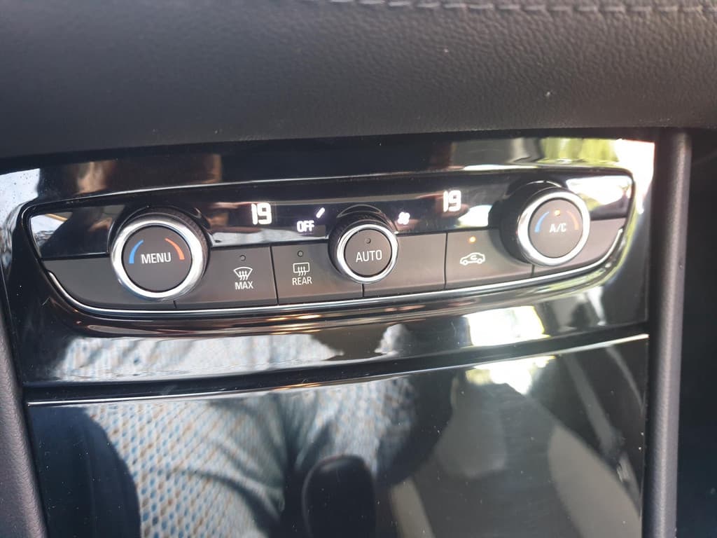 Opel Grandland X 1.2 TURBO ECC APPLE CAR PLAY BLUET. L.M. thumbnail 10