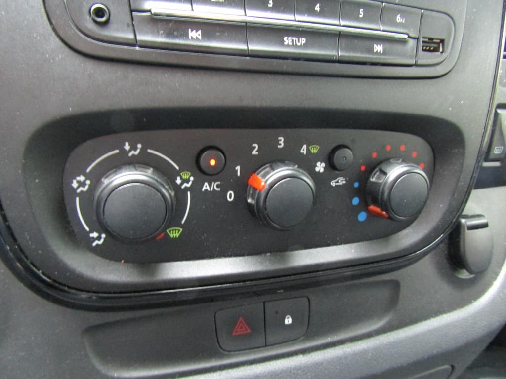 Opel Vivaro VIVARO LENGTE 2 AIRCO / CRUISE CONTROL €9.900 EX. BTW thumbnail 10