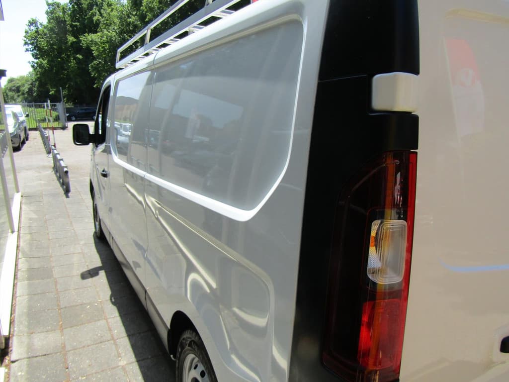 Opel Vivaro 1.6 120 pk LENGTE 2 NAVI BLUETOOTH €10.900 EX. BTW thumbnail 5