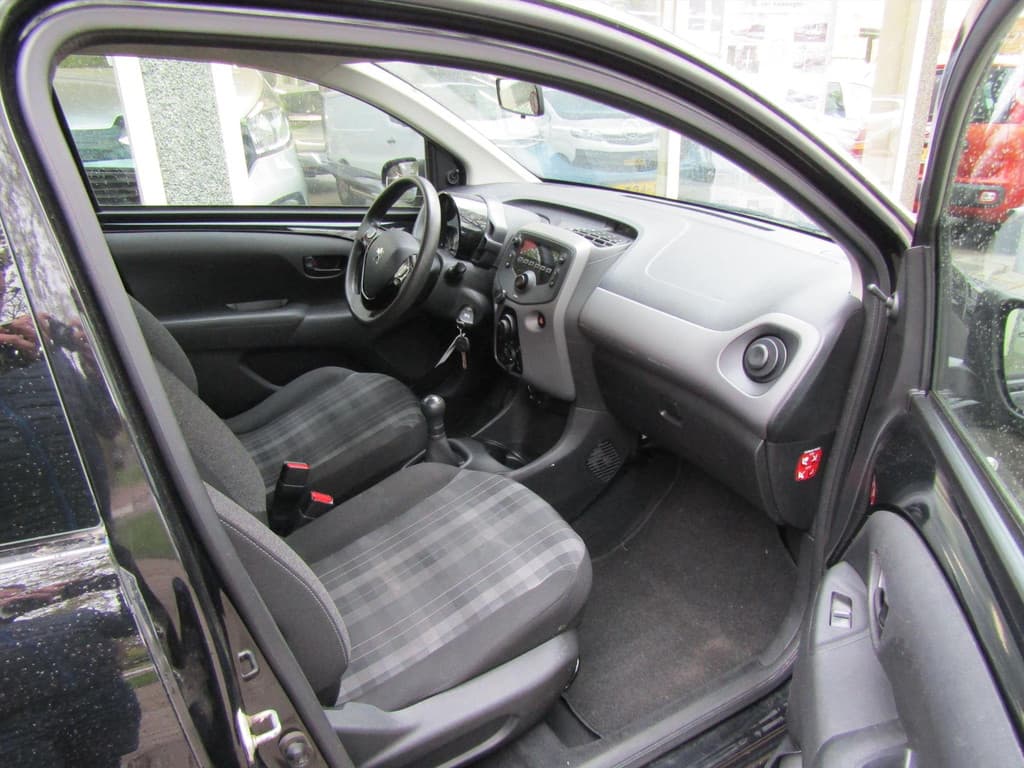 Peugeot 108 1.0 e-VTi 68pk 5D Blue Lease thumbnail 6