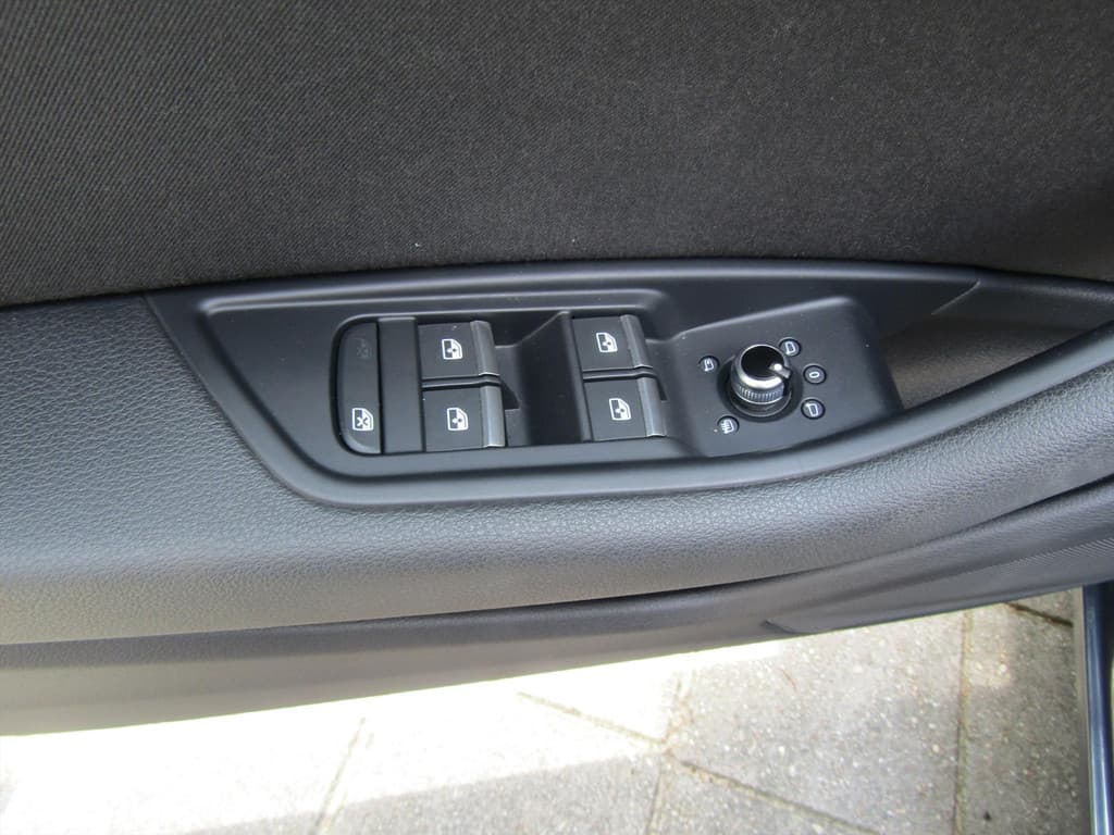 Audi A4 Avant 2.0 TFSI 191 PK AUTOM. NAVI BLUET. ECC thumbnail 12