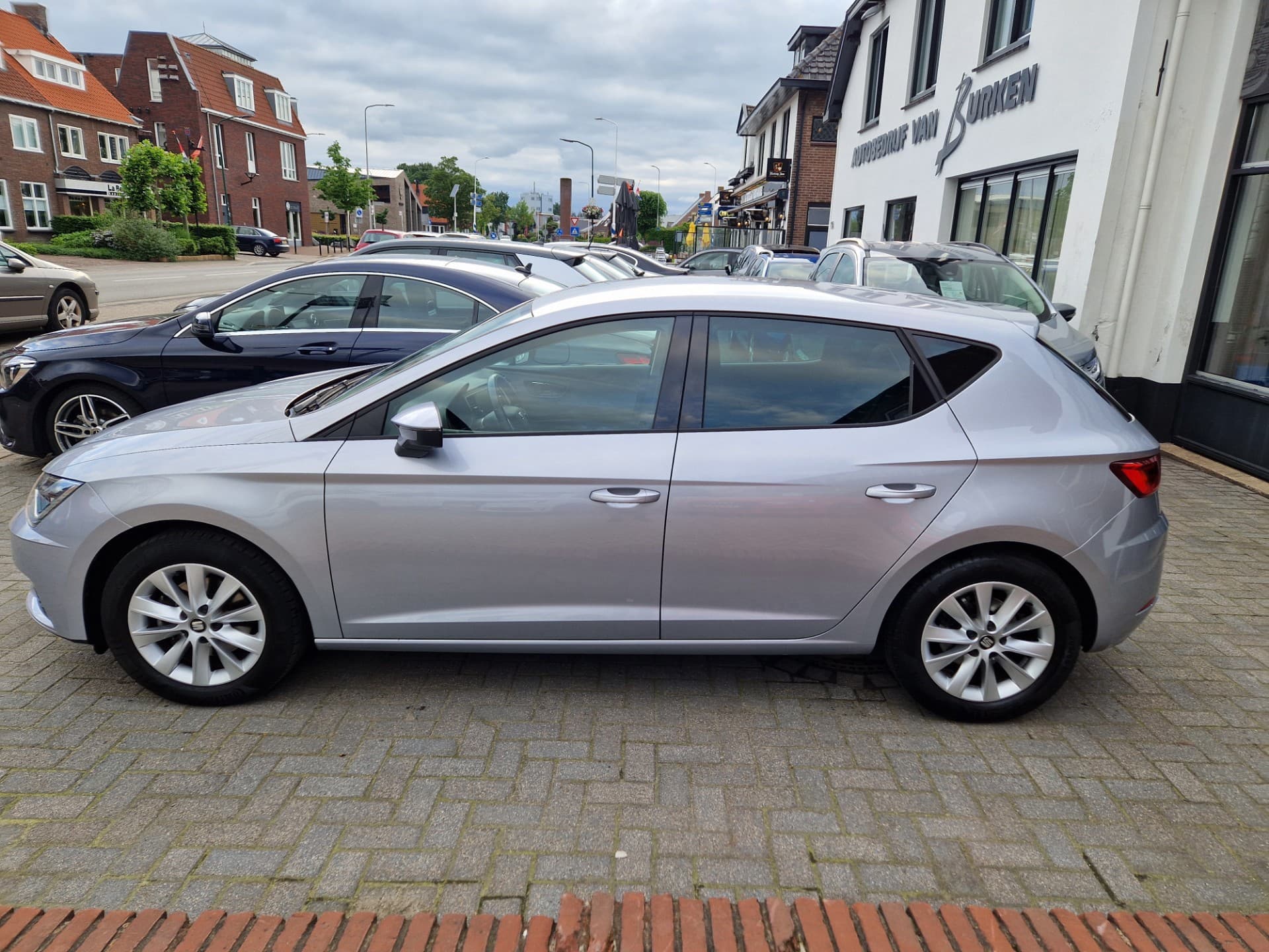 Seat Leon 1.5 TGI Style, Navigatie,Apple Car Play,L.M.Velgen,Parkeersensoren thumbnail 3