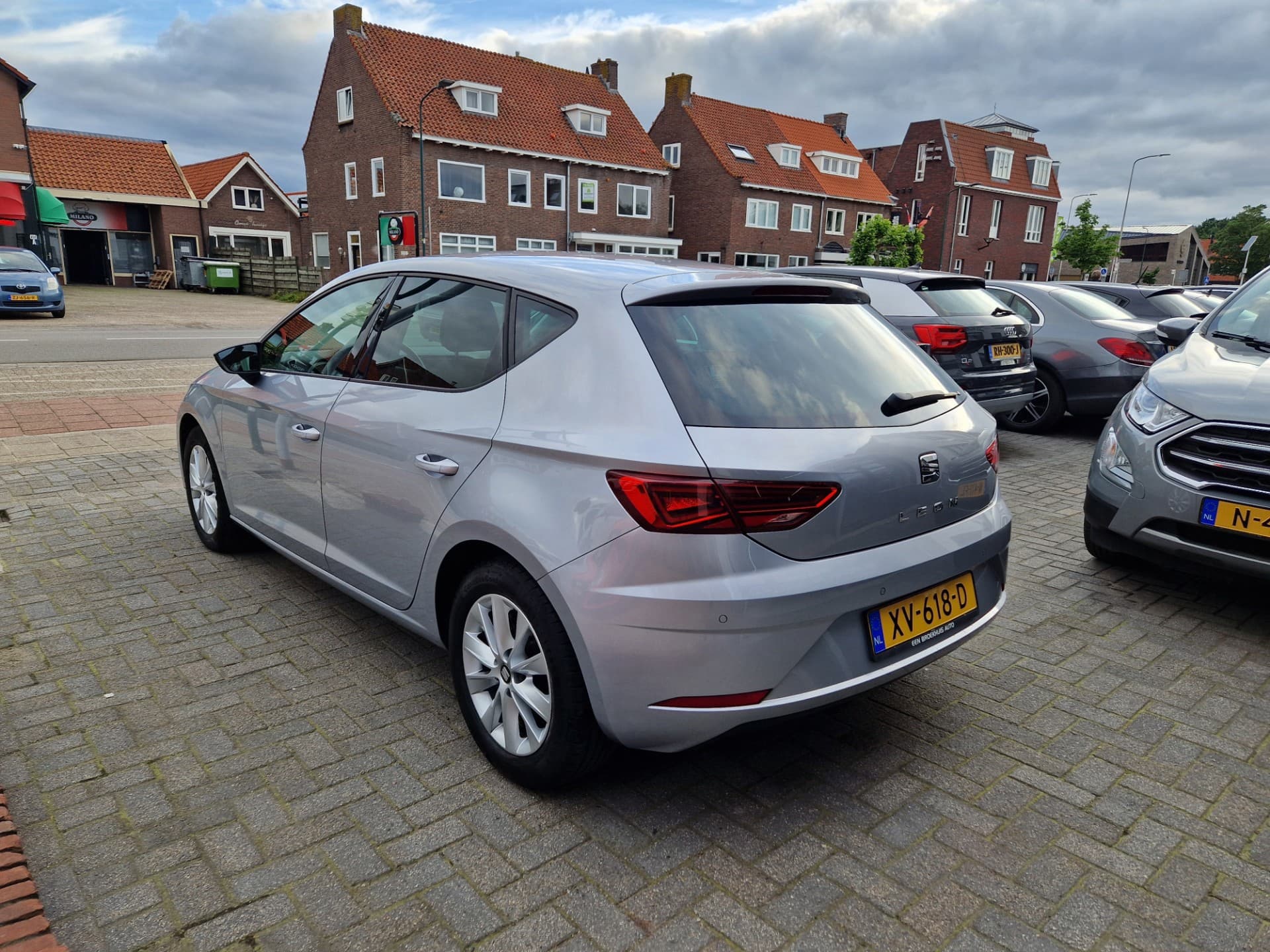 Seat Leon 1.5 TGI Style, Navigatie,Apple Car Play,L.M.Velgen,Parkeersensoren thumbnail 2