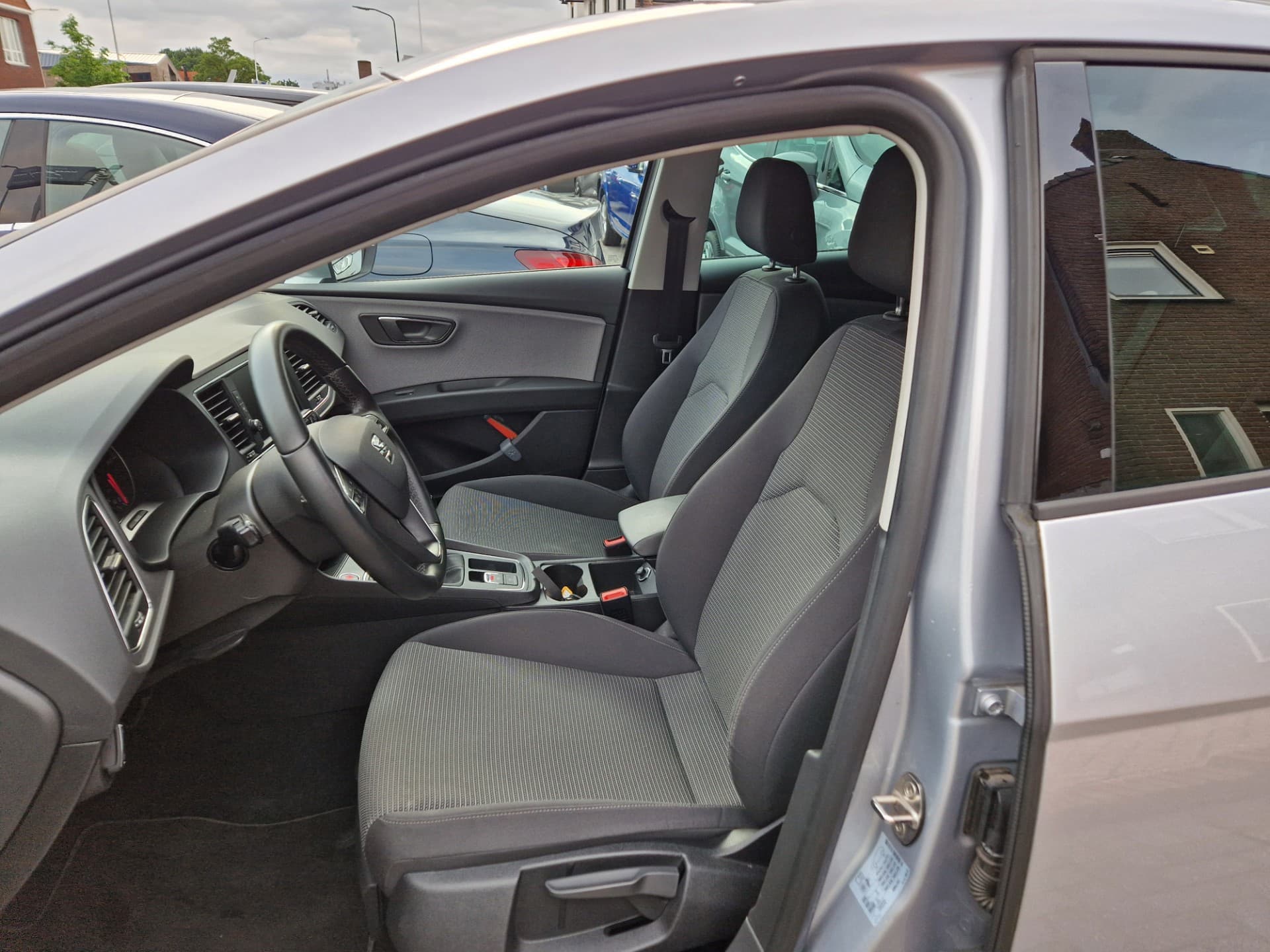 Seat Leon 1.5 TGI Style, Navigatie,Apple Car Play,L.M.Velgen,Parkeersensoren thumbnail 5