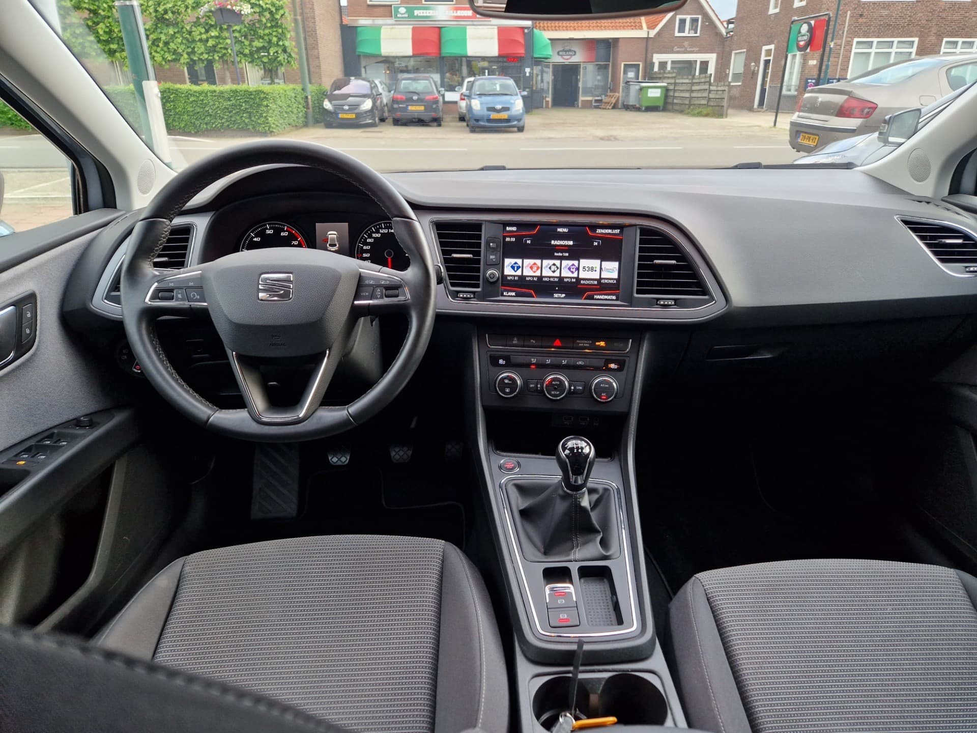 Seat Leon 1.5 TGI Style, Navigatie,Apple Car Play,L.M.Velgen,Parkeersensoren thumbnail 4