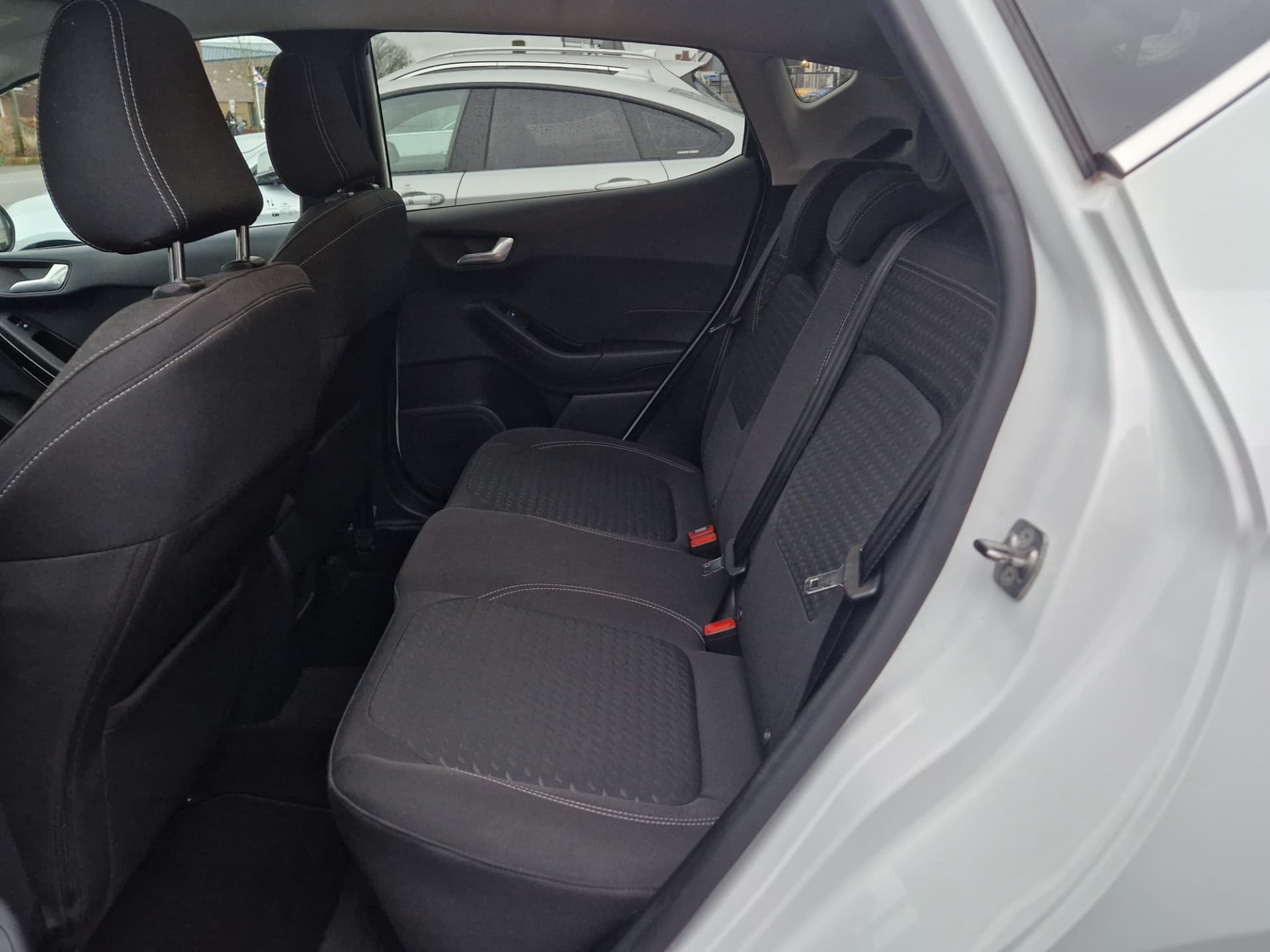 Ford Fiesta 1.0 EcoBoost Titanium,Navigatie,Stuurverwarming,Stuurverwarming,Apple Car Play,Android thumbnail 20