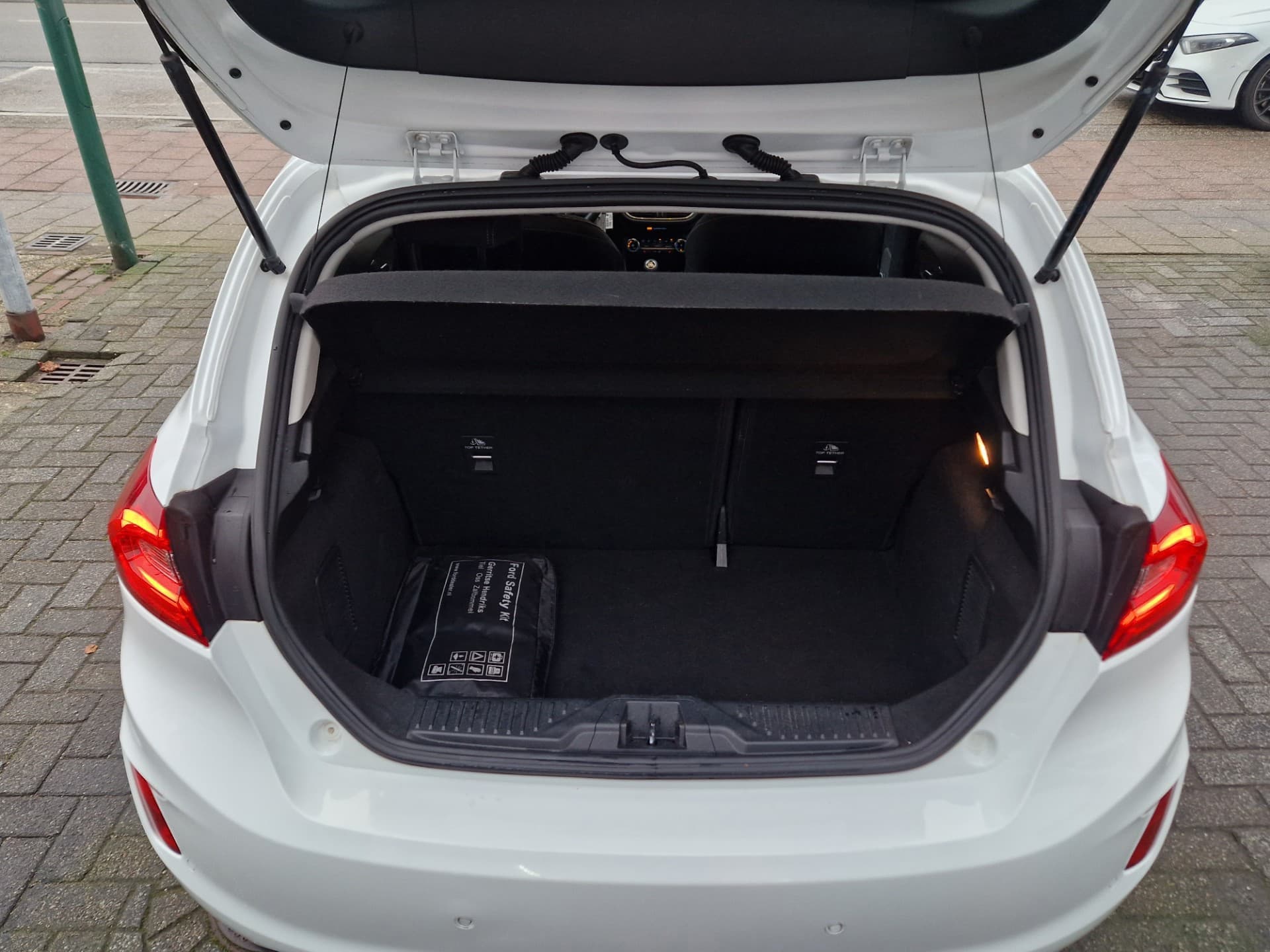 Ford Fiesta 1.0 EcoBoost Titanium,Navigatie,Stuurverwarming,Stuurverwarming,Apple Car Play,Android thumbnail 22