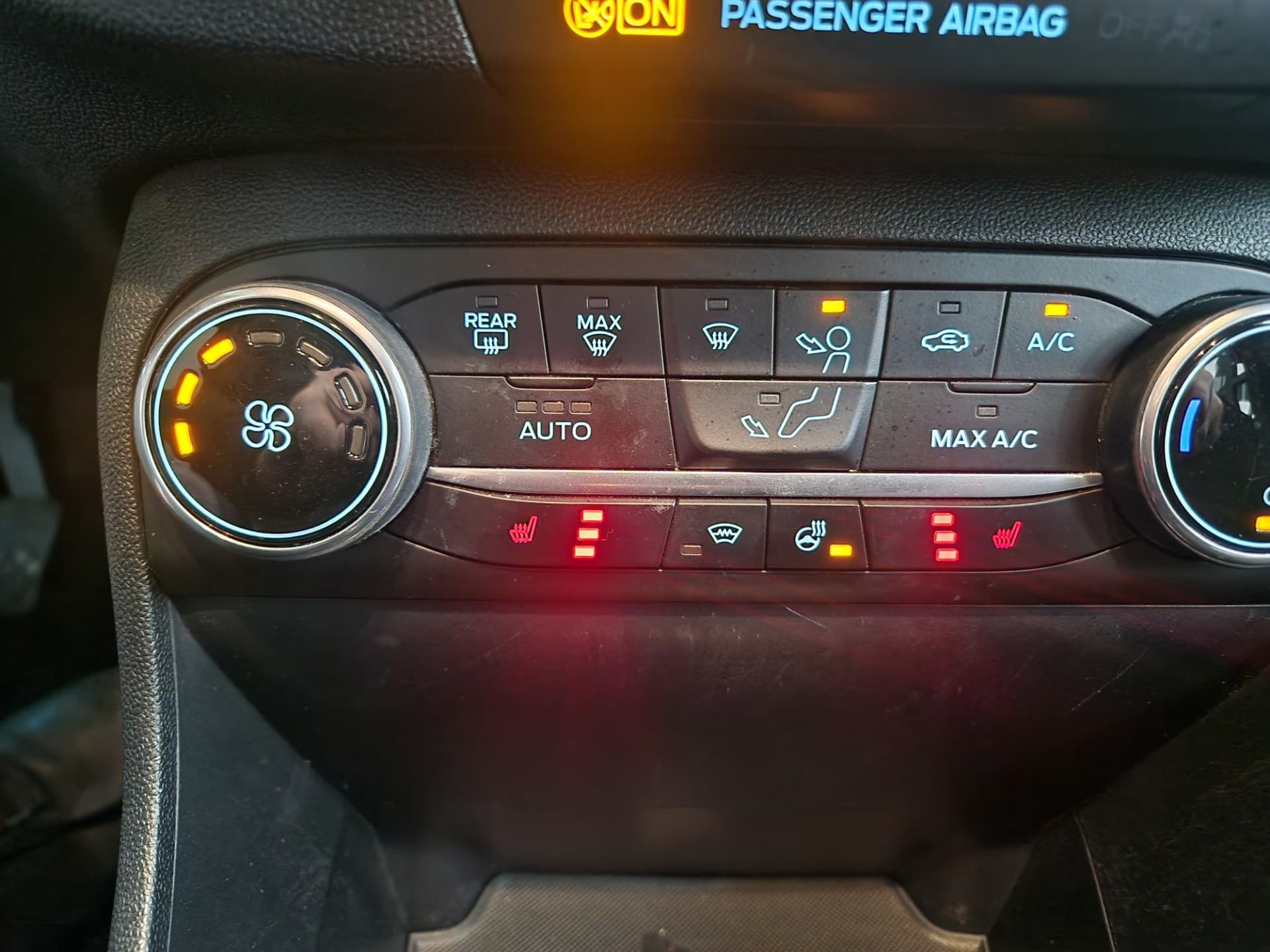 Ford Fiesta 1.0 EcoBoost Titanium,Navigatie,Stuurverwarming,Stuurverwarming,Apple Car Play,Android thumbnail 13