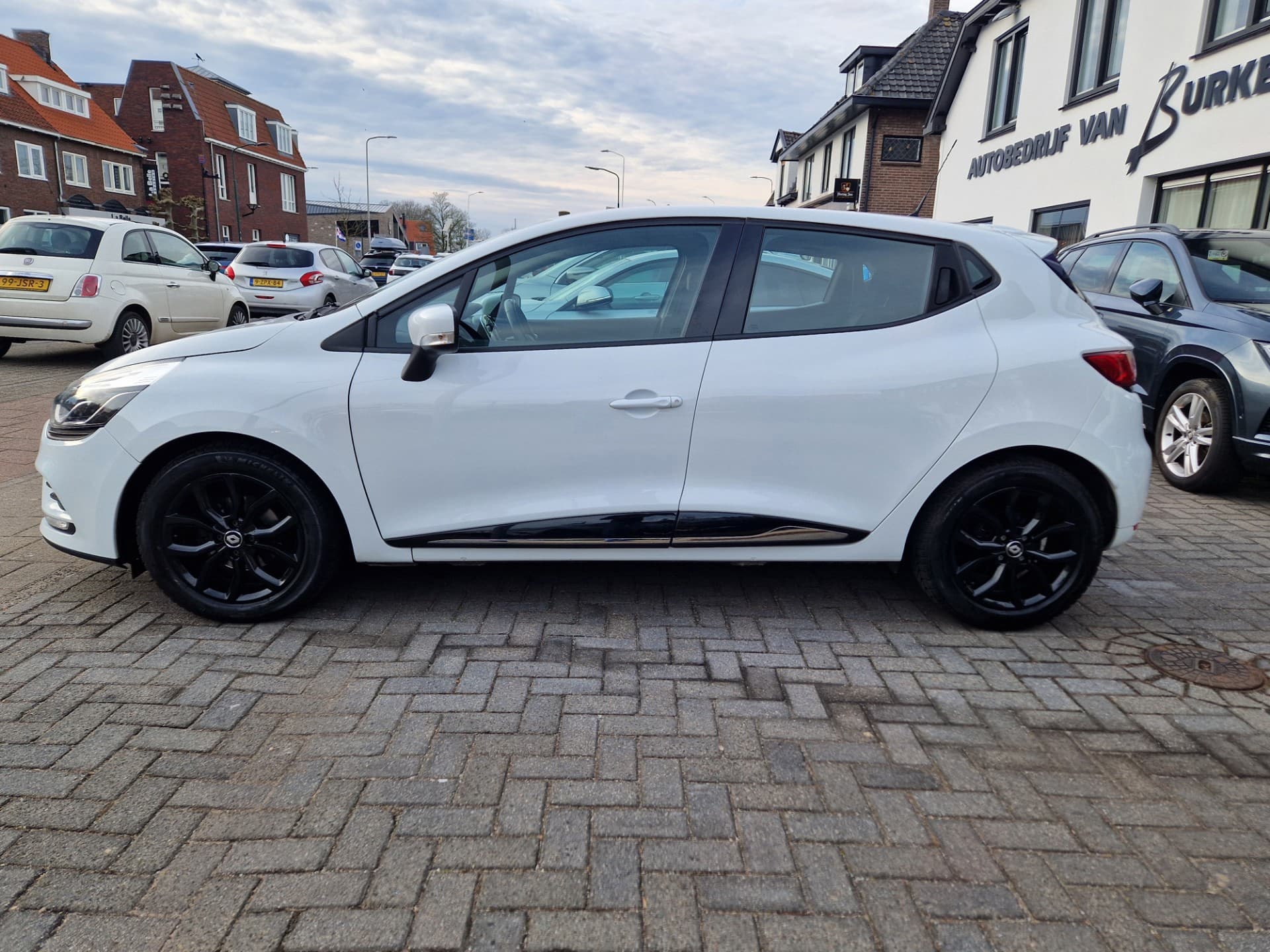 Renault Clio 1.2 TCe Zen automaat,Navigatie,Airco,Cruise control,L.M. Velgen thumbnail 4