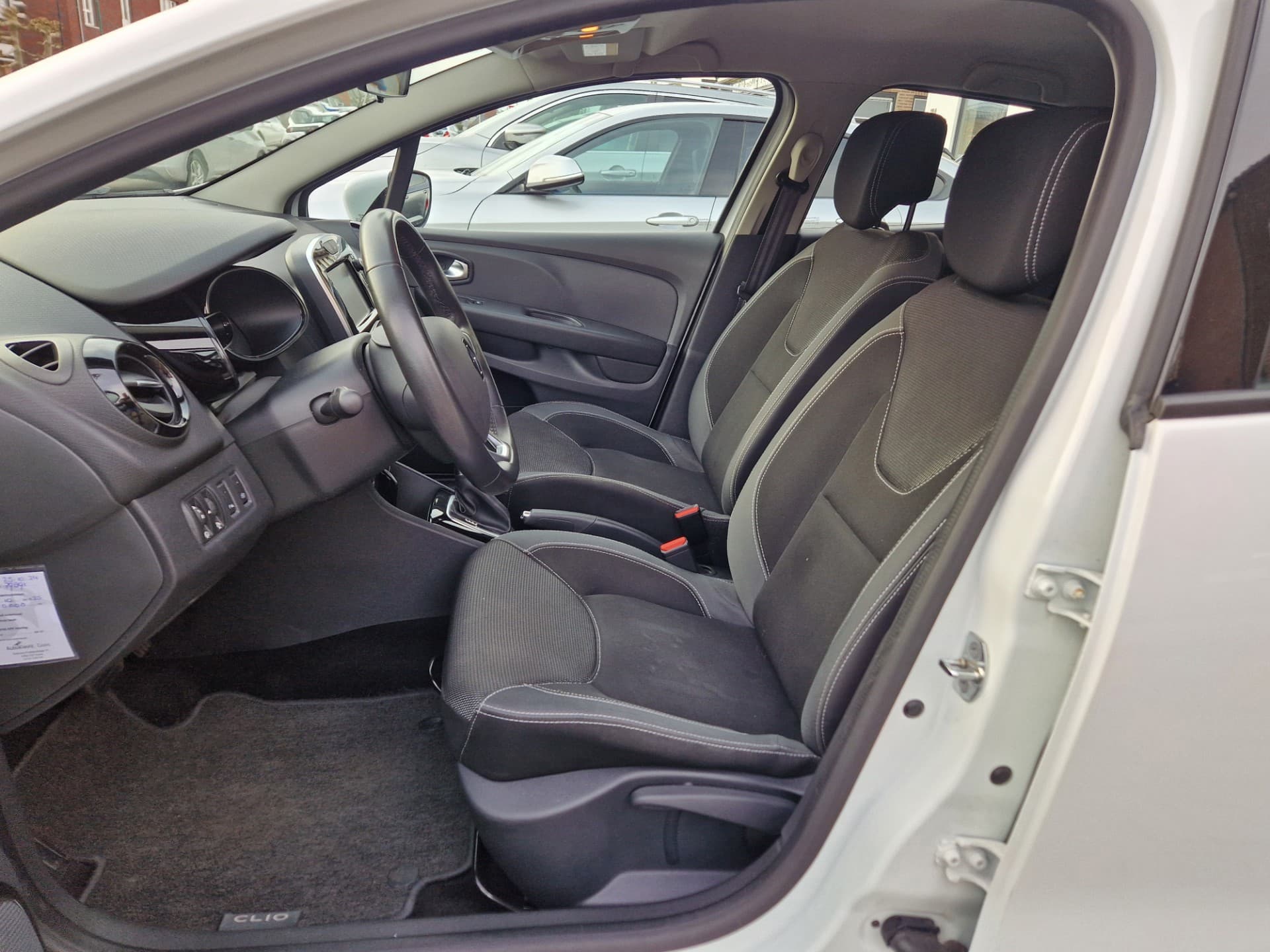 Renault Clio 1.2 TCe Zen automaat,Navigatie,Airco,Cruise control,L.M. Velgen thumbnail 10