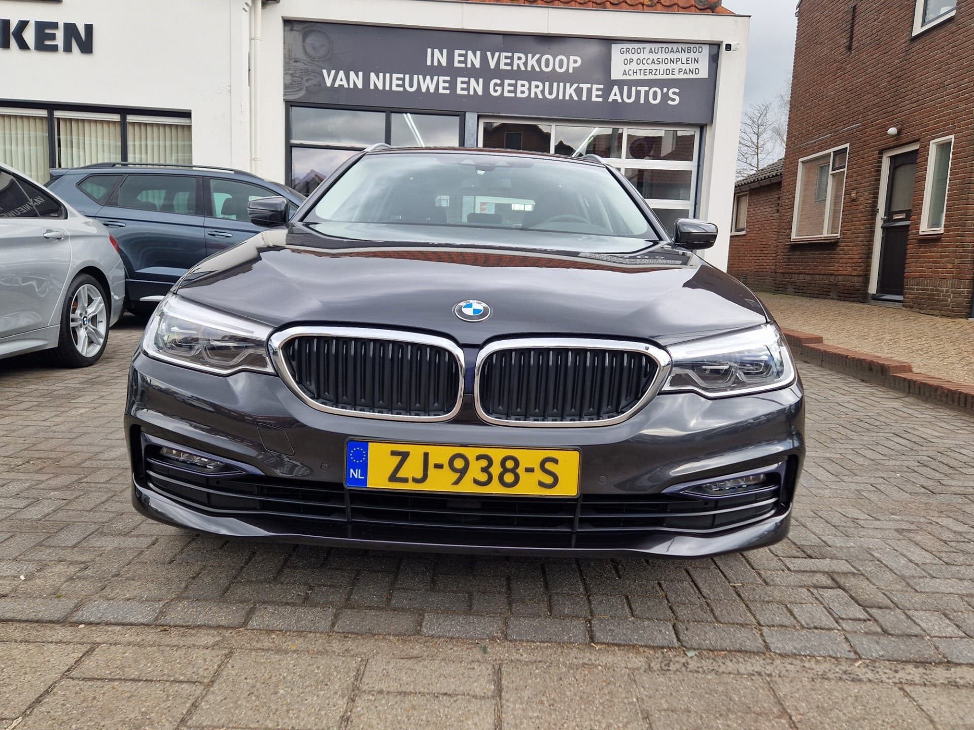 BMW 5-serie Touring 520i High Executive Edition,Panoramadak,Stoelverwarming,Navgatie,Achteruitrij camera thumbnail 2